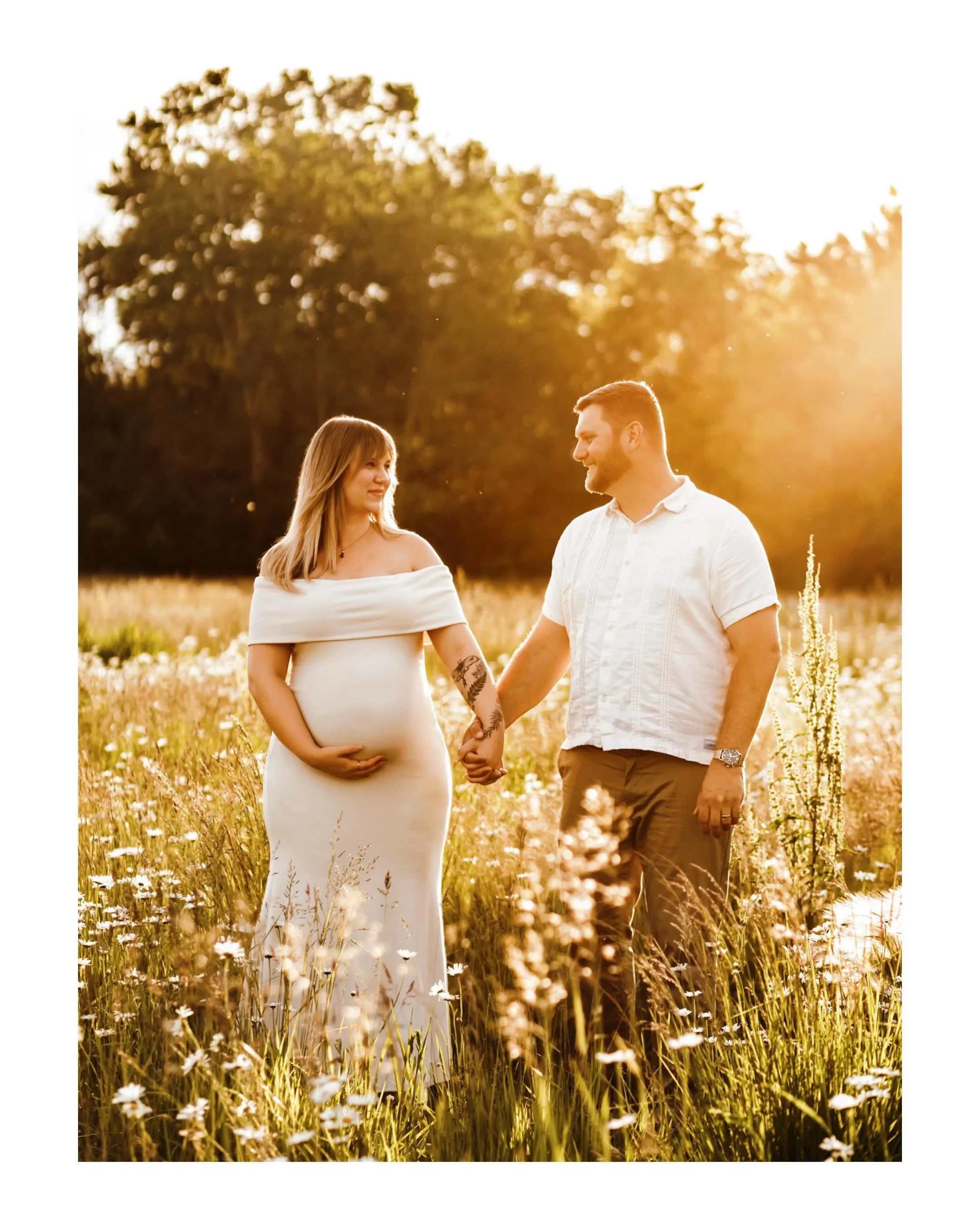 This maternity session was oh so good for my photographer soul! The light? The location? The stunning couple? 🤏🏻🤏🏻 Could not be betterrrrrrr! Mama is an absolute stunner! 

#toledomaternityphotographer #annarbormaternityphotographer #detroitmater