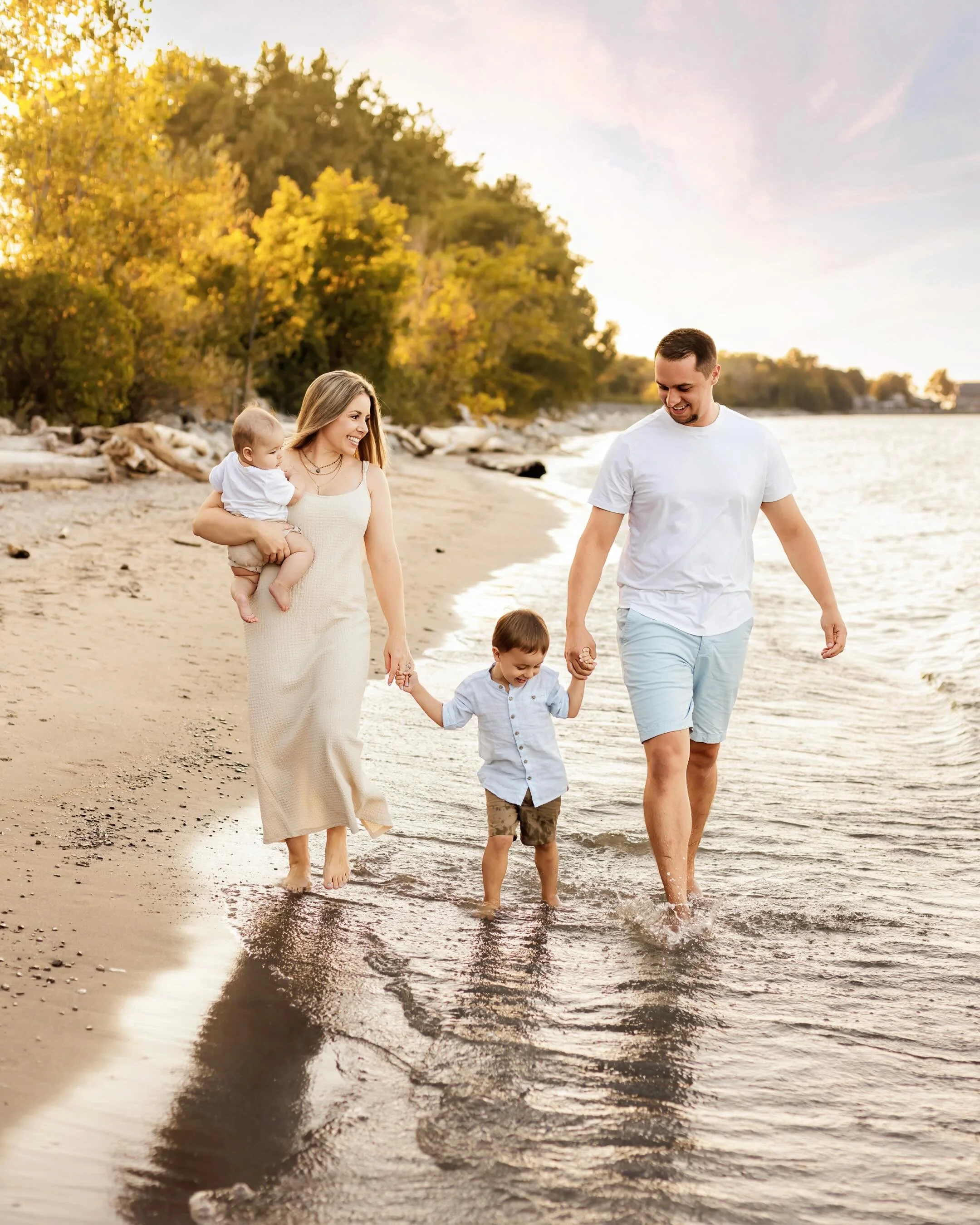 ‼️I just realized that I don&rsquo;t think I ever officially announced that I am now offering full family sessions&hellip;? I just kind of snuck them on my website and didn&rsquo;t really mention it, ha! Well, let this be your heads up that you can b