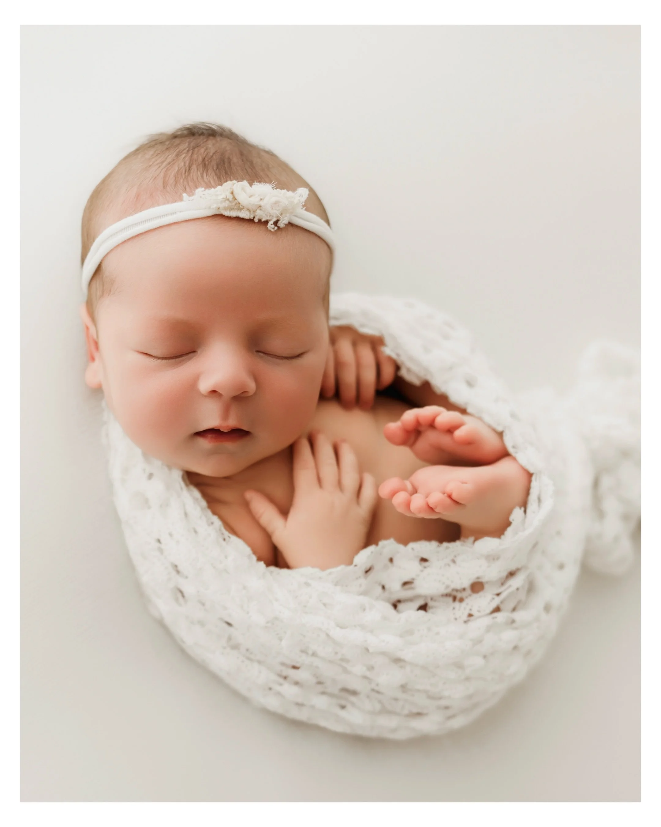 I get asked a lot about what my Petite Newborn Sessions look like&hellip;so, I thought it would be fun to show you an example of what you can expect! 

These sessions are short &amp; sweet! Petite sessions are a mini session of just your baby only. A