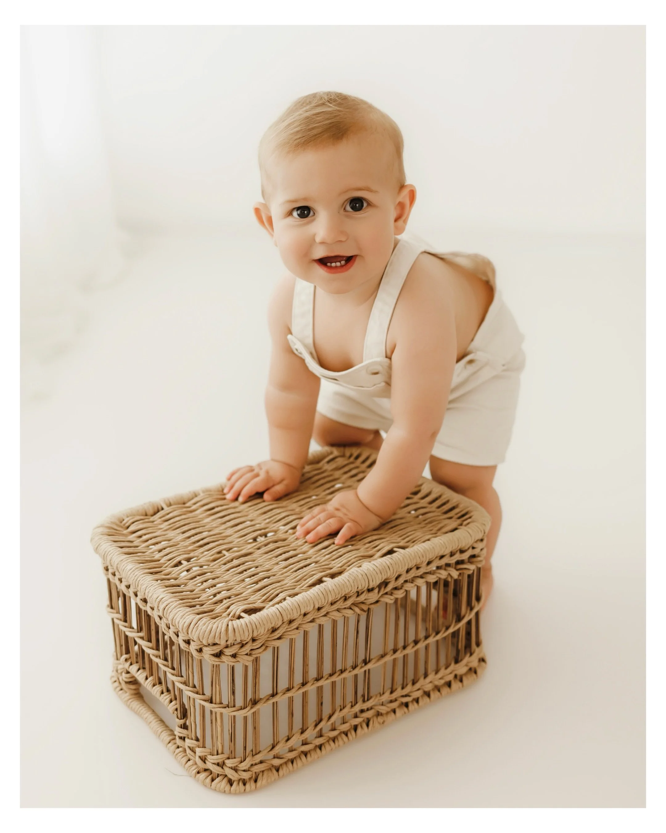 This post is a big one because I literally couldn&rsquo;t narrow down my faves to anything less than this 😍 

I photographed this baby boy as a newborn and I was so excited to have him back again for his 1st birthday photos + cake smash! Want to kno