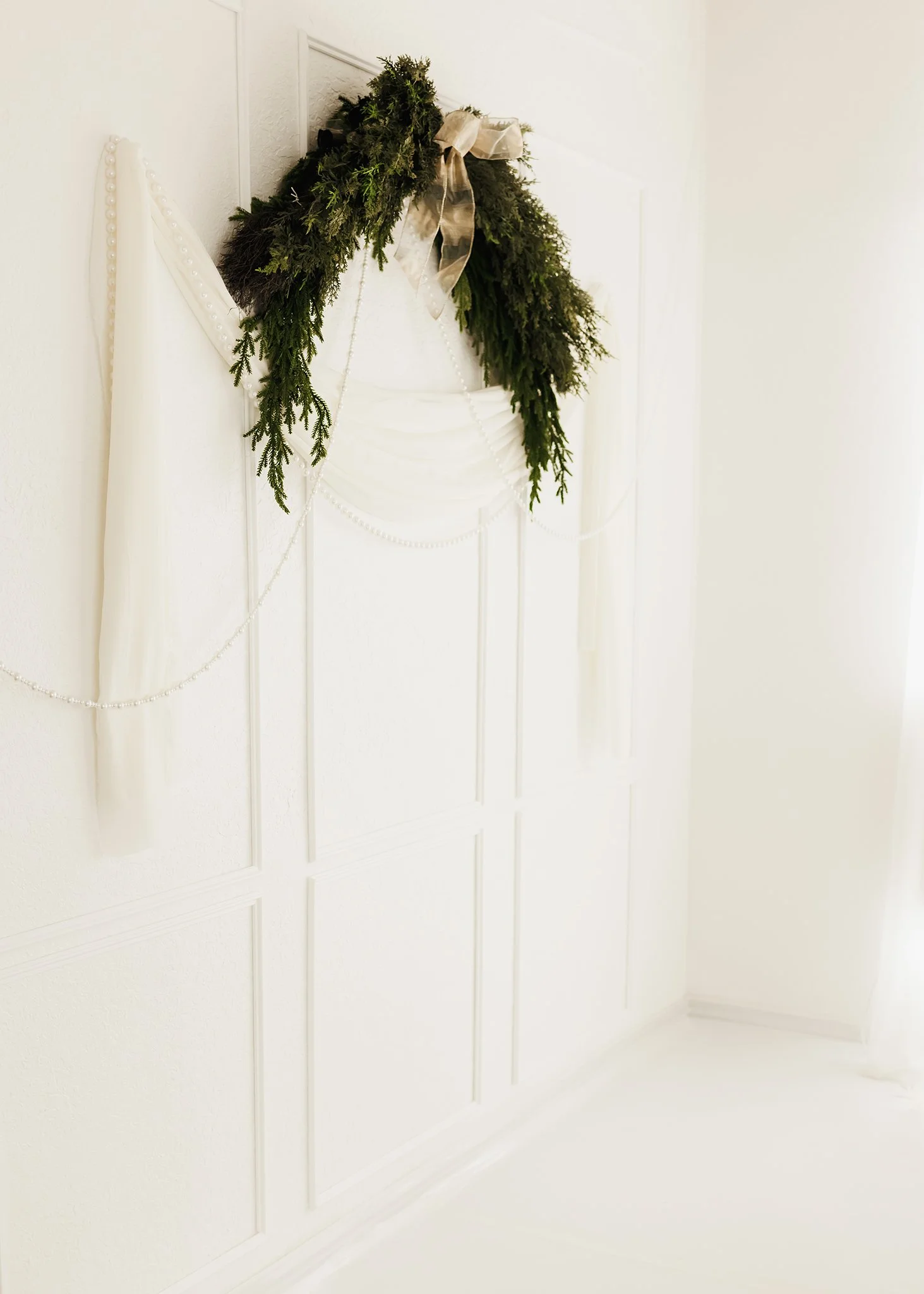 Sylvania Ohio Christmas Minis in Studio 2026 bright airy neutral.jpg