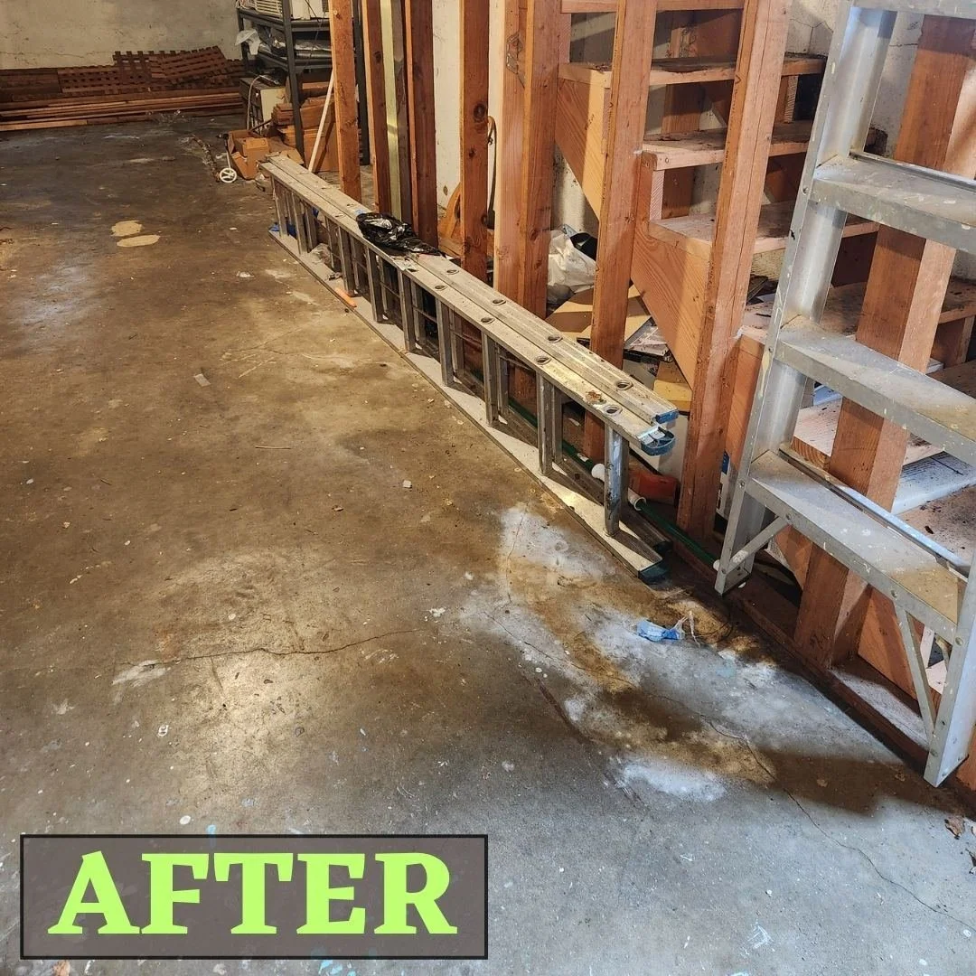 I'm working on clearing out my Uncle's Estate. This project is very challenging, I've had to work with other organizer to help me. I'm learning so much about clearing out an entire house. For clearing out the basement I had so much help from @frogand