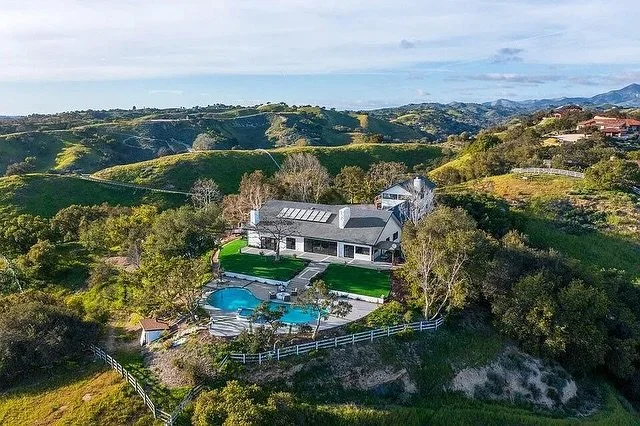 🌟 Uncover Your Hidden Gem in the Santa Ynez Valley 🌟

Escape the everyday and step into a world of unparalleled luxury at Skyview Ranch! 🐎✨

Tucked away in the breathtaking Santa Ynez Valley! A private, 20-acre equestrian estate waiting to be disc