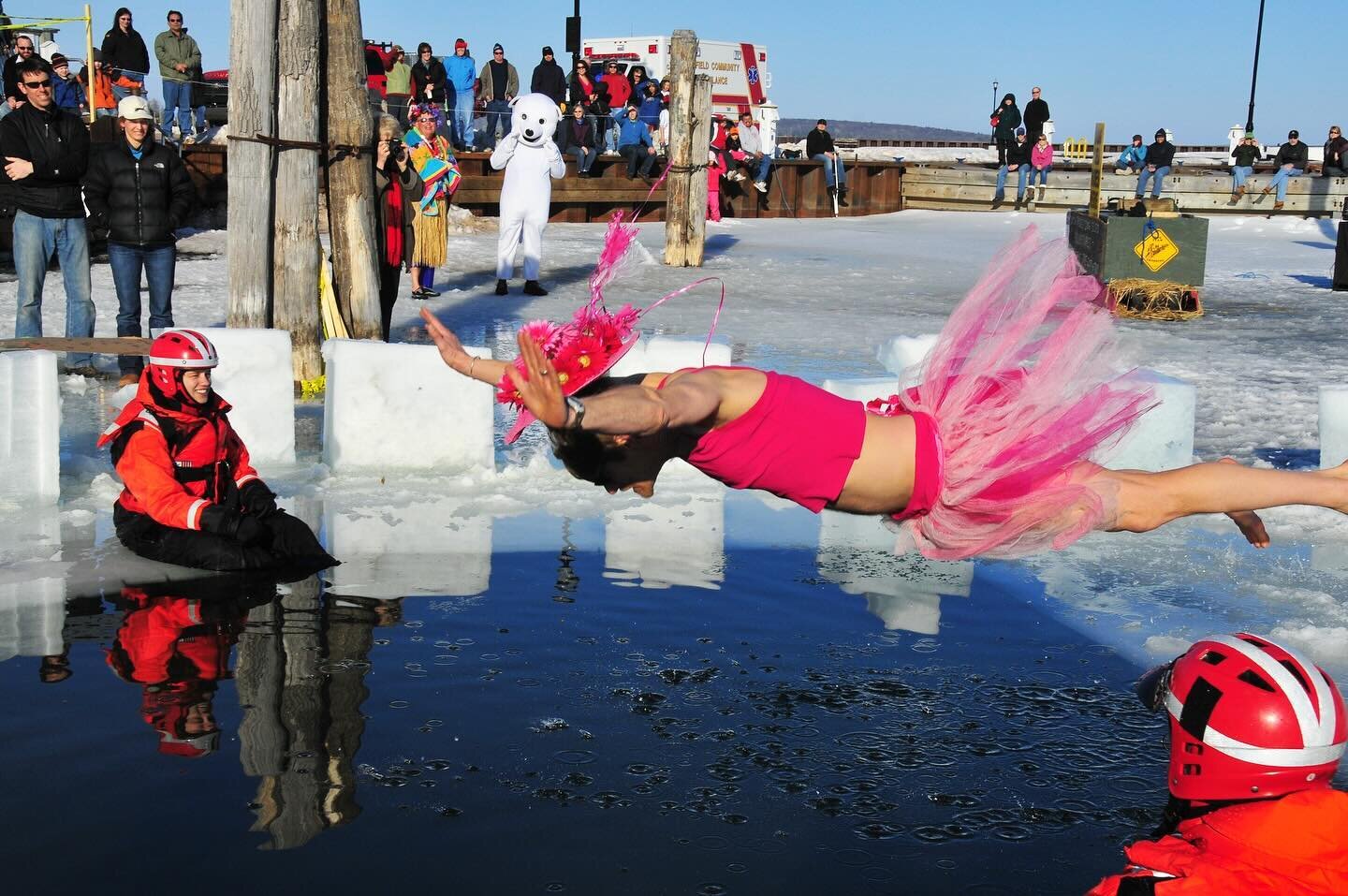 The weather keeps us guessing if it&rsquo;s winter or spring right now 🤷&zwj;♀️ but whatever the weather, we are so excited for Winter Fest and the Polar Plunge in Bayfield this weekend! We still have availability if you&rsquo;re looking for a fun b