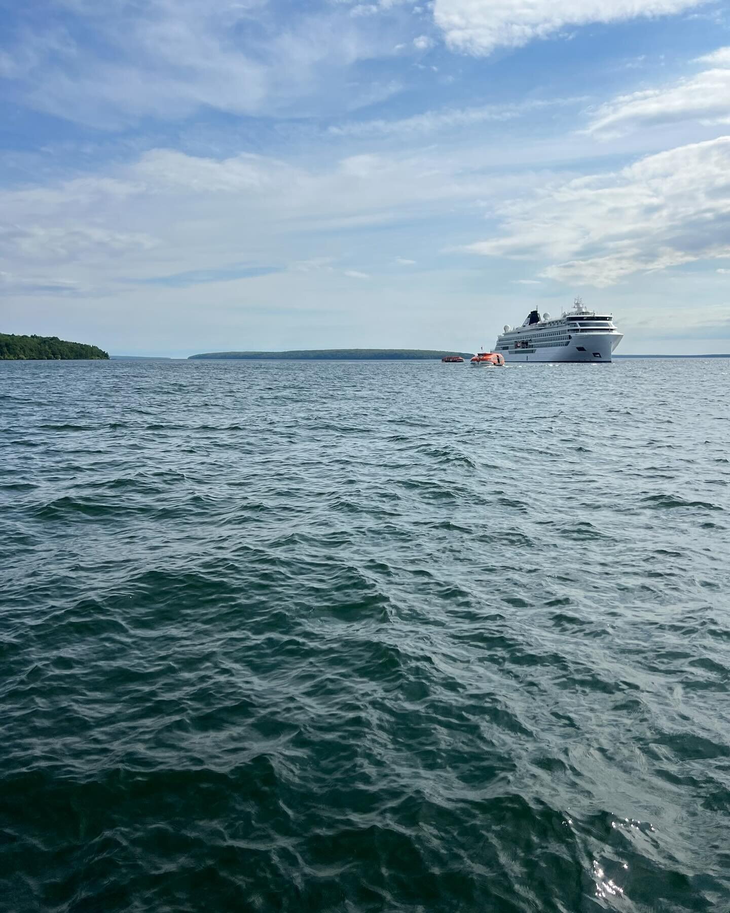 *NEW* to our Bayfield Collective of vacation properties this year is an exclusive offering of Floating Cruise Ship Suites 🛳️!!! Enjoy the surrounds of Lake Superior and the Apostle Islands and take a tug to shore to explore our vibrant downtown or s