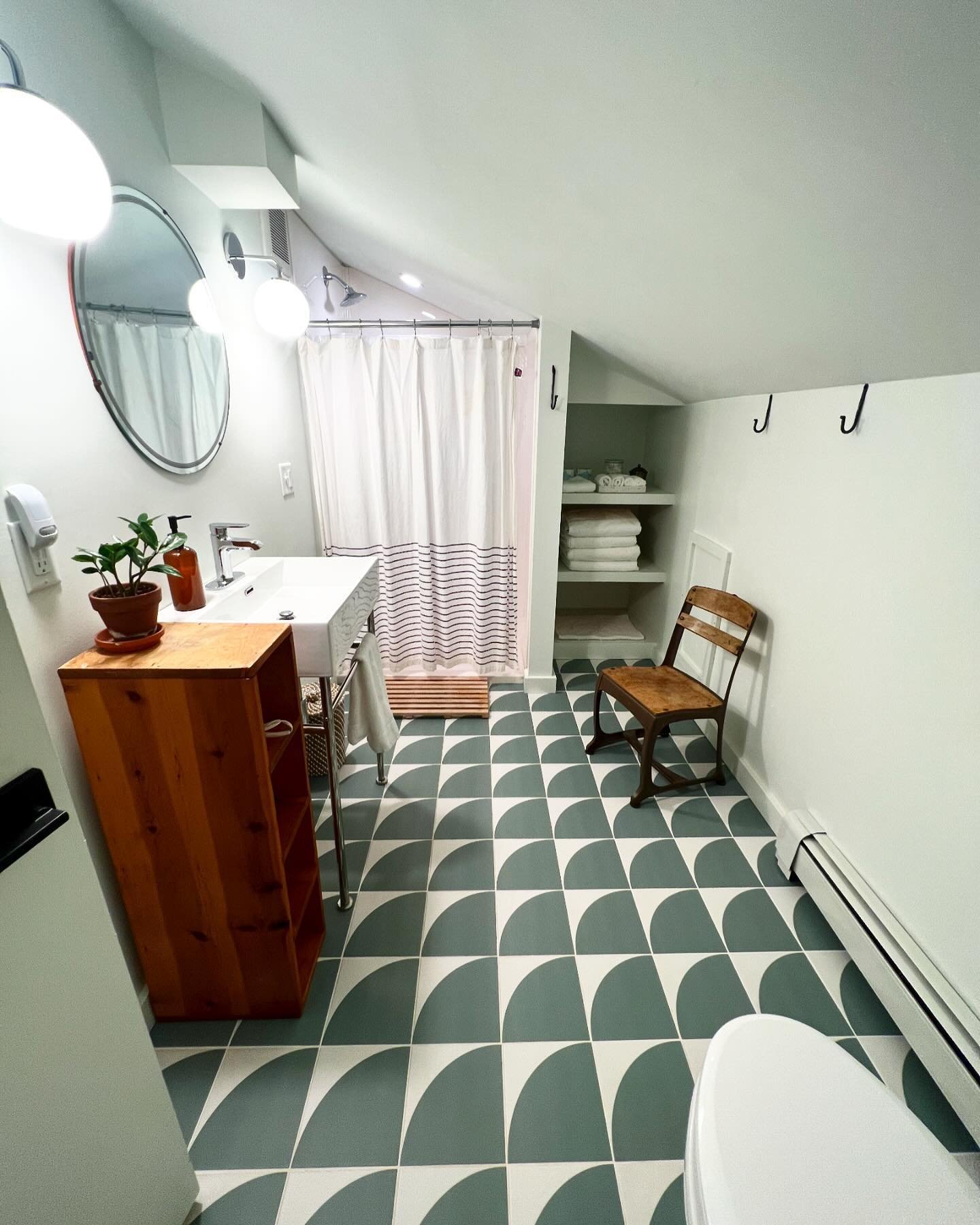 Anyone else love a good tile as much as us? 💁&zwj;♀️ Can&rsquo;t get enough of this gorgeous bathroom at our @wonderstatecoffee Apartment located above the beloved Bayfield caf&eacute;! Walkable to all the best downtown adventures.
.
.
.
#wonderstat