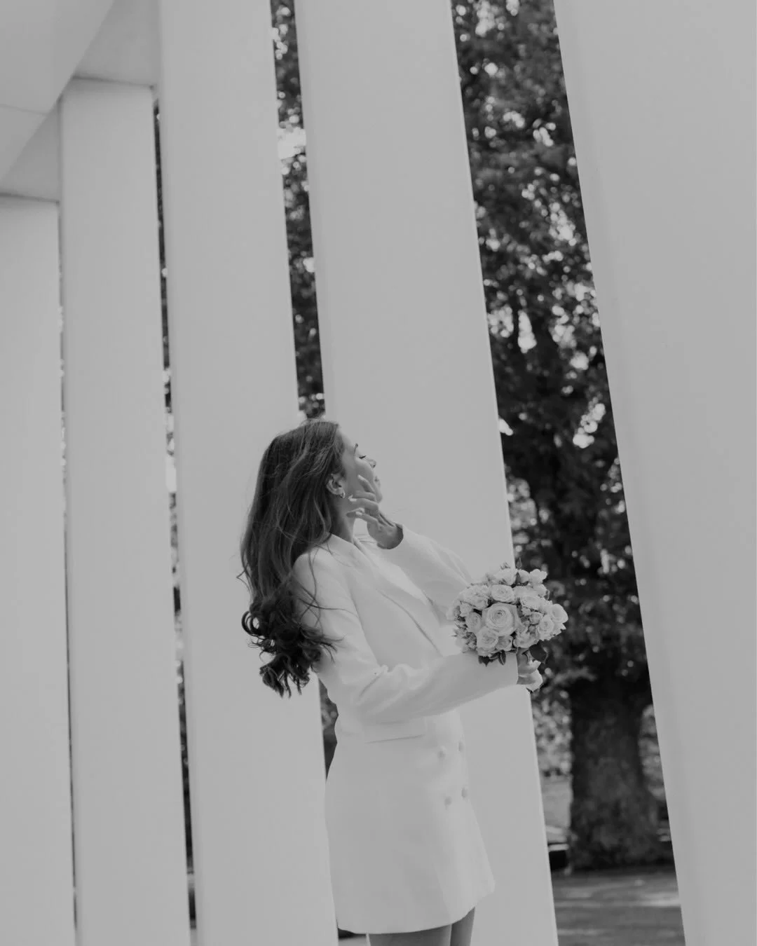 More posed photos doesn&rsquo;t mean they can&rsquo;t be also candid - that&rsquo;s why I always make sure, to also choose those little in between kinda moments for you 🤍

Hochzeitsfotografie Hamburg 
Authentische Hochzeitsfotos