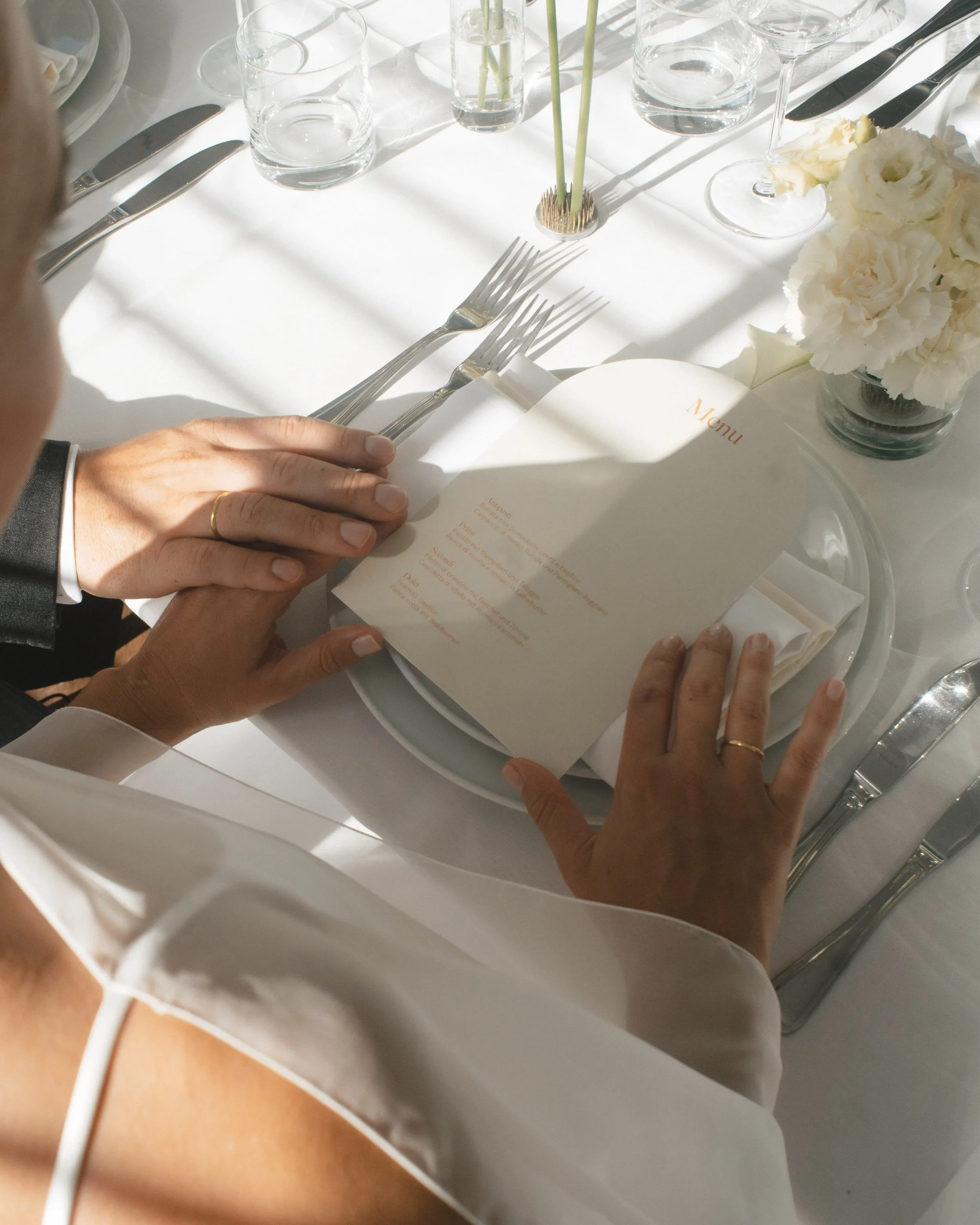 Loved everything about this day ✨

Styled shoot 

Wedding planning @atelieraureve
Photos @laragorr.weddings
Dress @salon_hamburg
Cake Design @cherryliciouscp
Haare &amp; Make Up @henrikebleil_makeup
Flower design @studioflour.ish
Couple @matthes.9103