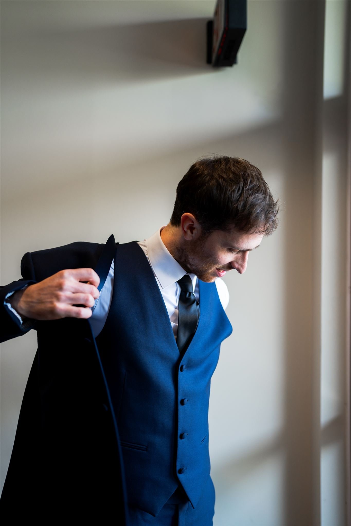 shelby-connor-groom-getting-ready-02.jpg