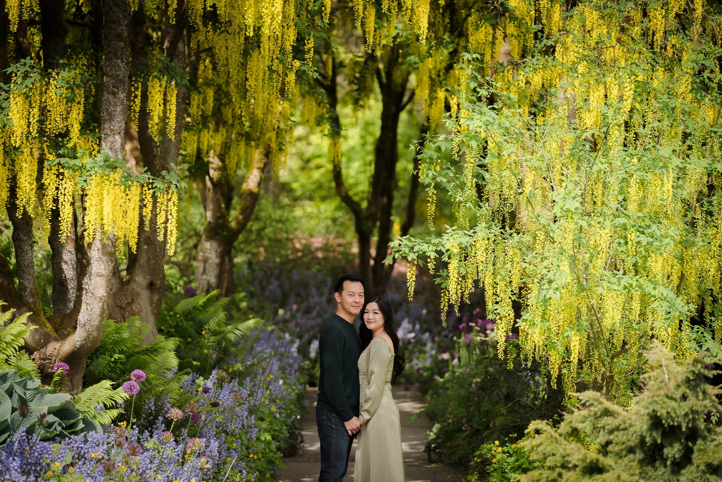 spring time engagement session in van dusen botanical vancouver