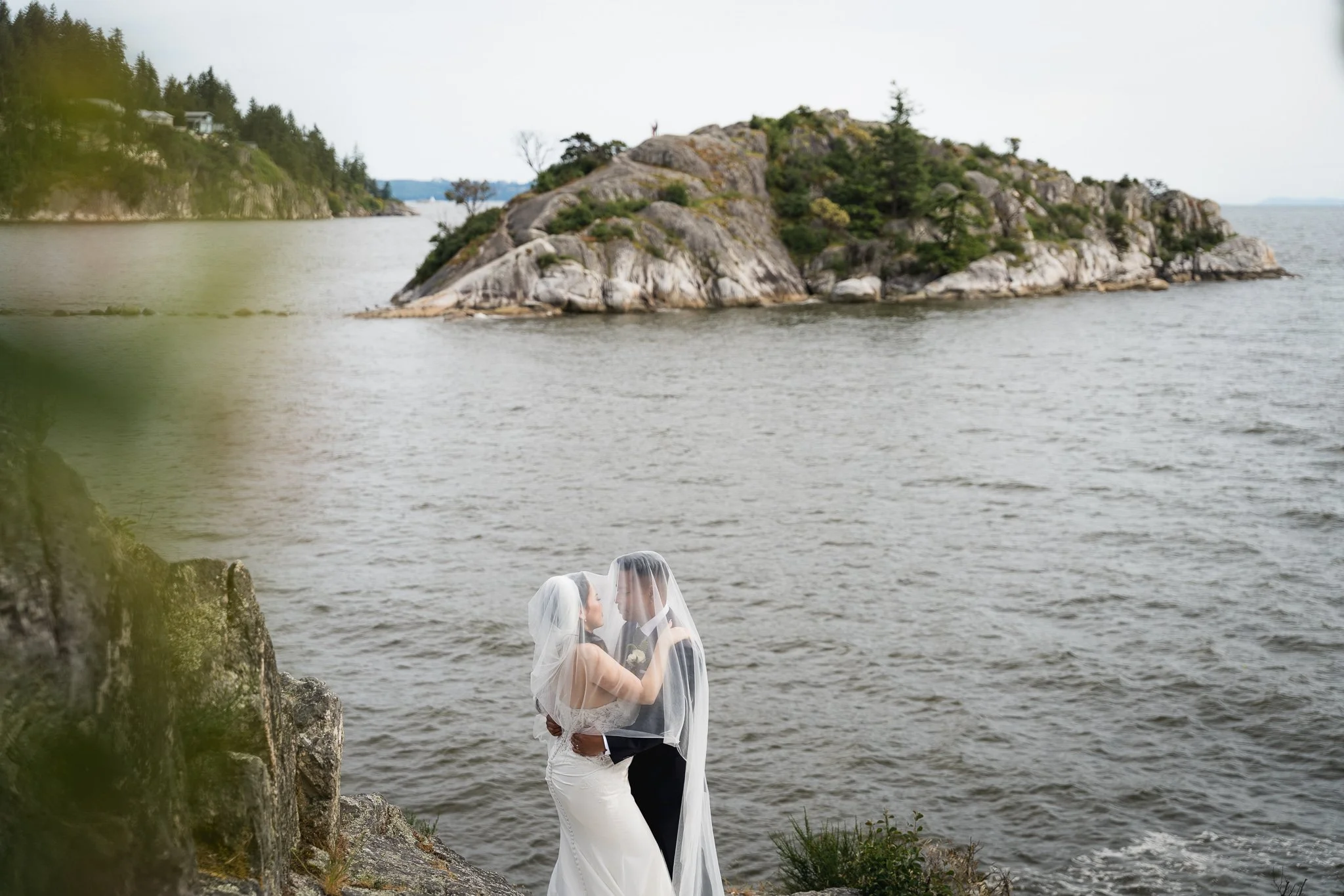 vancouver-wedding-photographer-elopement-whytecliff-park.jpg