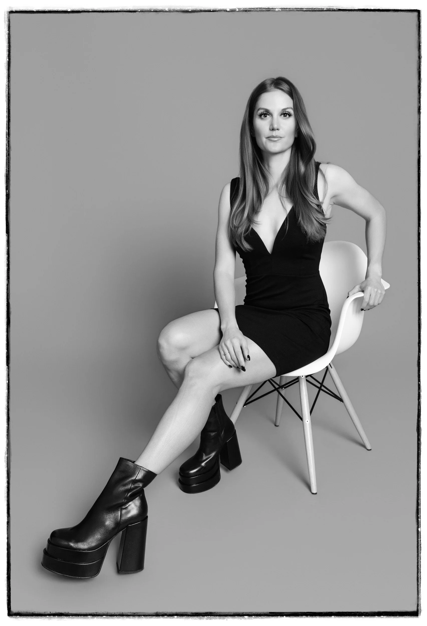 rachel_skyward_bw_portrait_by_jc_buck_2022.jpg