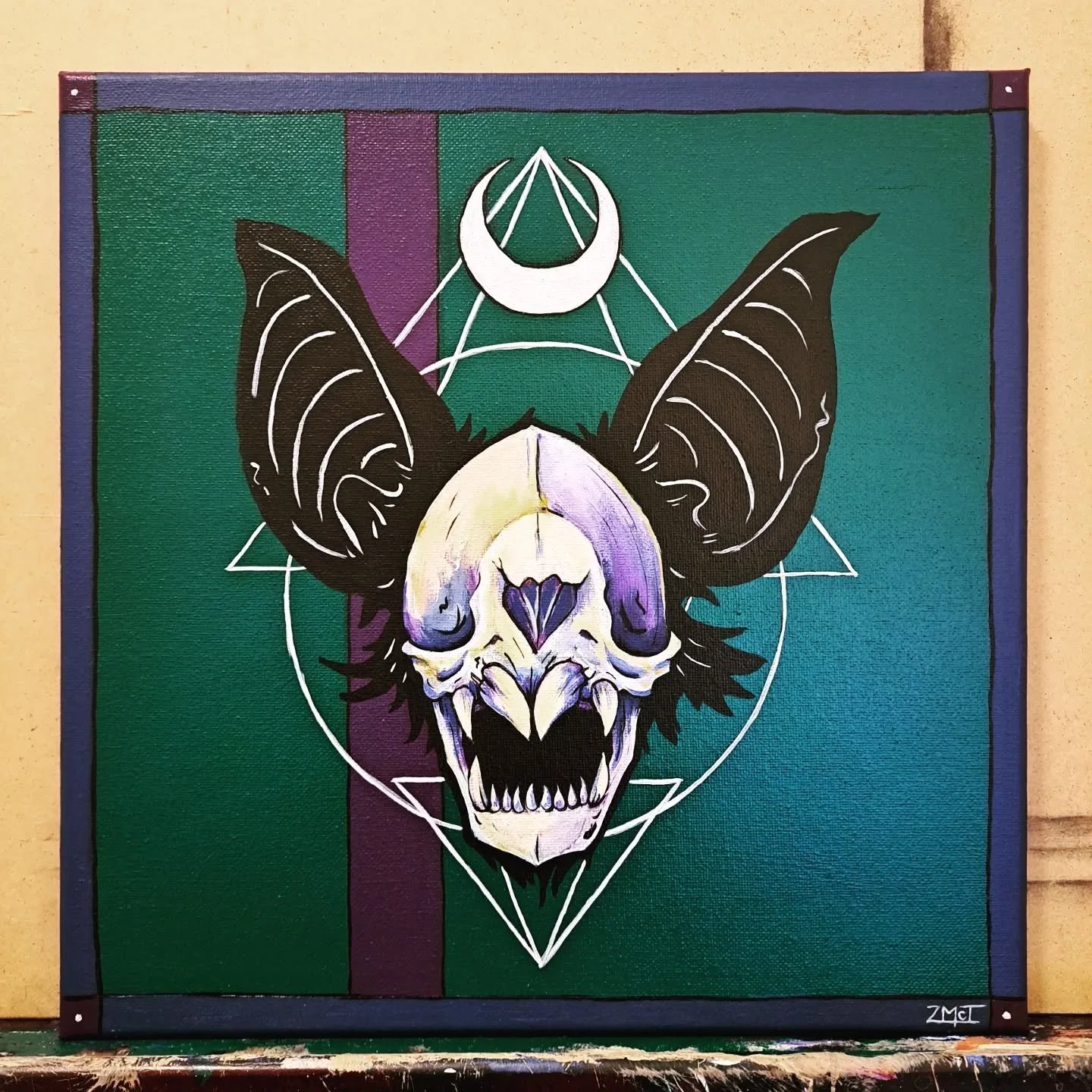 "The Listener" vampire bat skull commissioned for me to paint, by another wonderful human. 🦇💙

One day I'll remember to film the painting process!

-
#painting #portrait #bat #macabre #darkart #skull #vampire