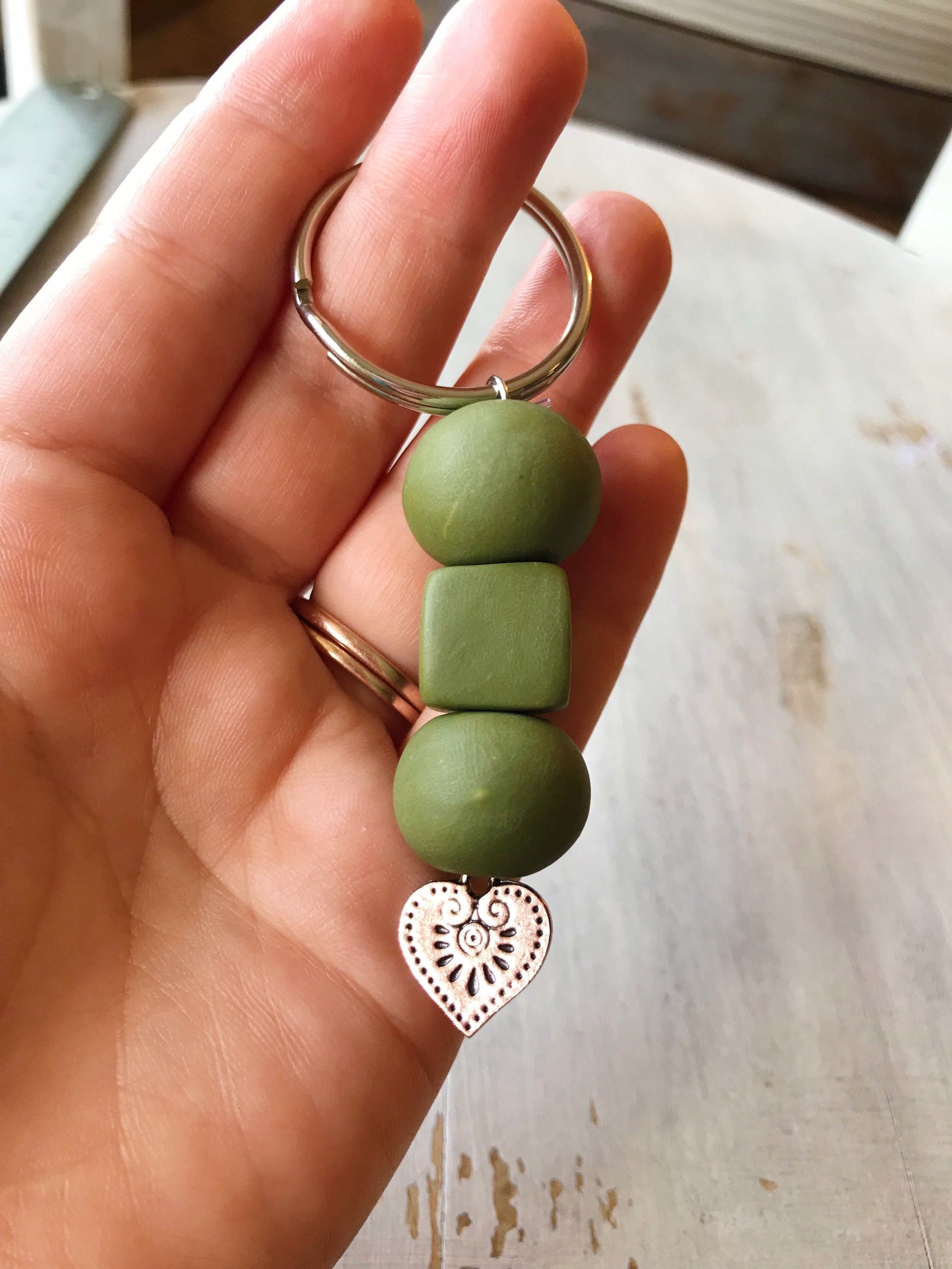 https://i.etsystatic.com/23351373/r/il/aa9da0/3687825326/il_fullxfull.3687825326_rxsp.jpg