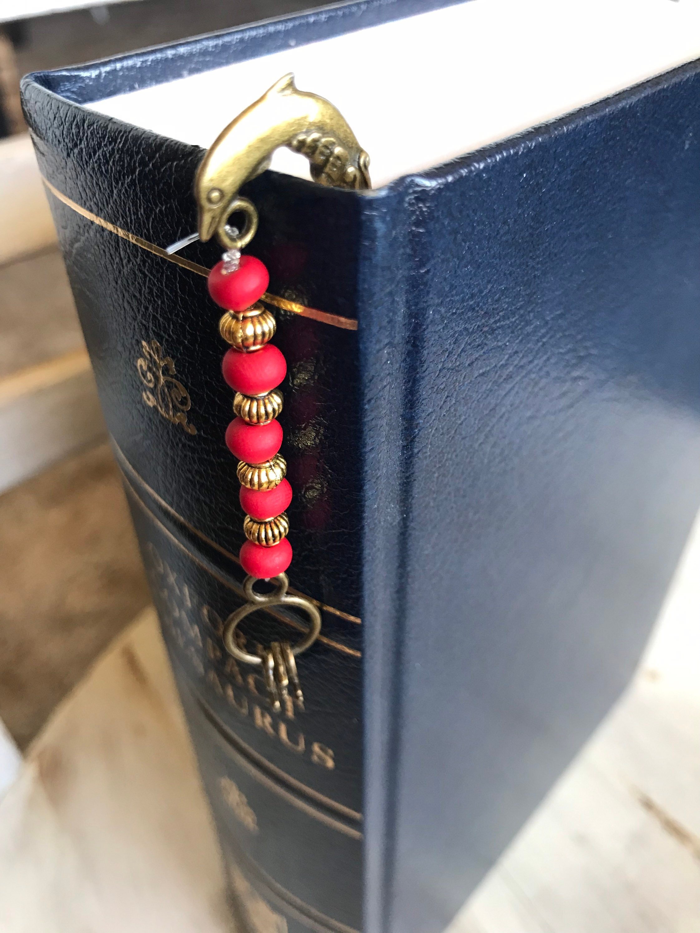 https://i.etsystatic.com/23351373/r/il/4af63d/3454019848/il_fullxfull.3454019848_41ej.jpg