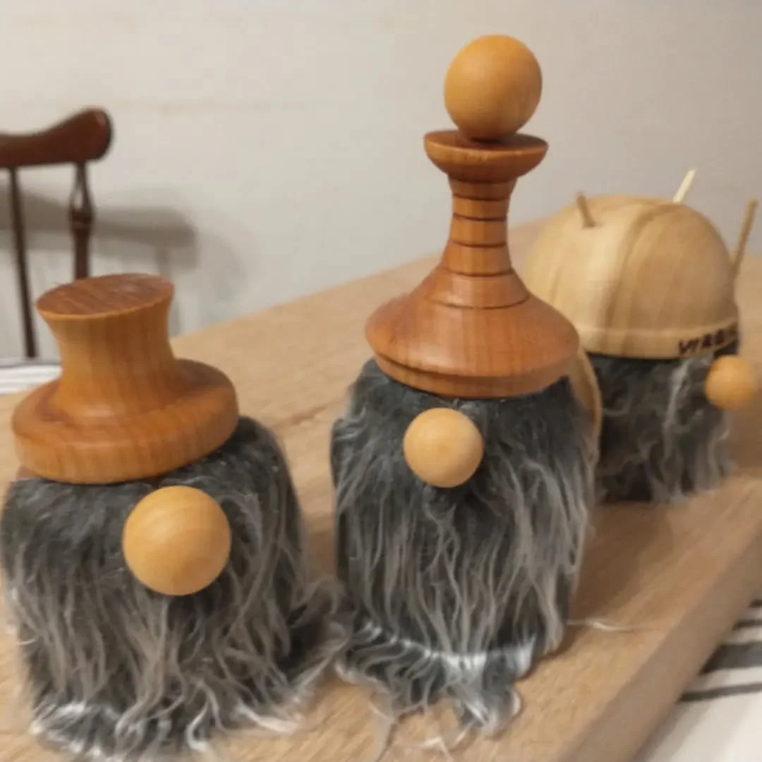 Here's my first 3 Scandinavian Gonks. Supposed to bring good luck to you if you treat them nicely. If you don't, they'll play tricks on you. Kinda like my grandchildren.