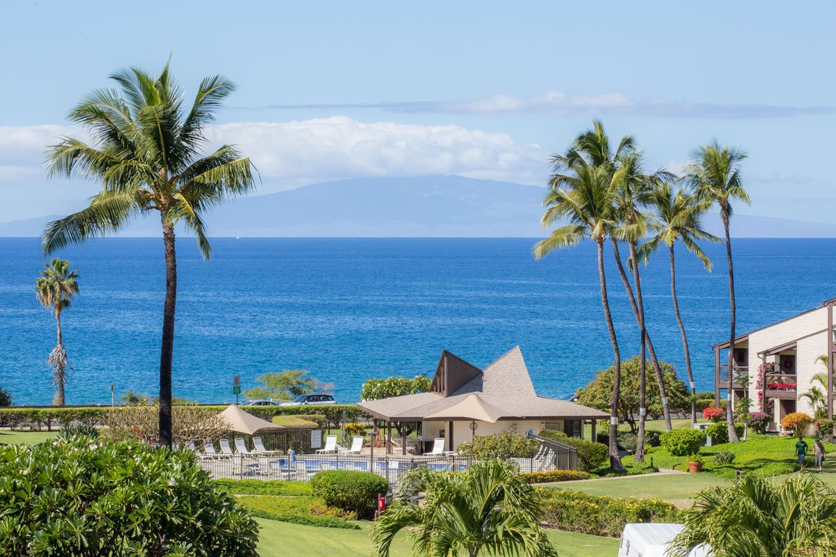 Hale Kamaole vacation rentals in South Kihei, Maui with pool, tropical grounds and Pacific Ocean views