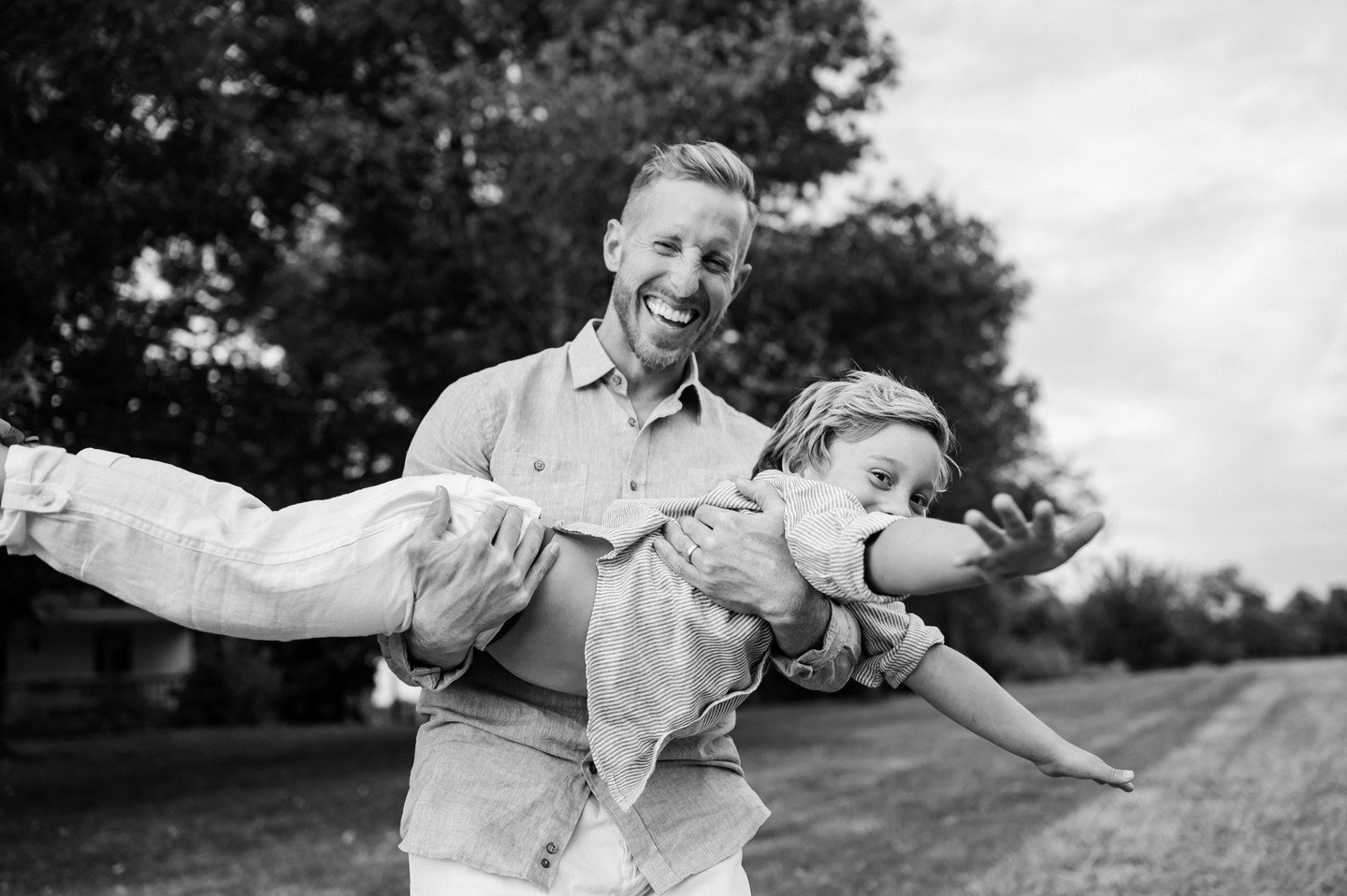 Family photos do not require standing still or behaving.

Flying kids, laughing parents, and a little chaos are fully welcome here.

Hit me up for your session this year!