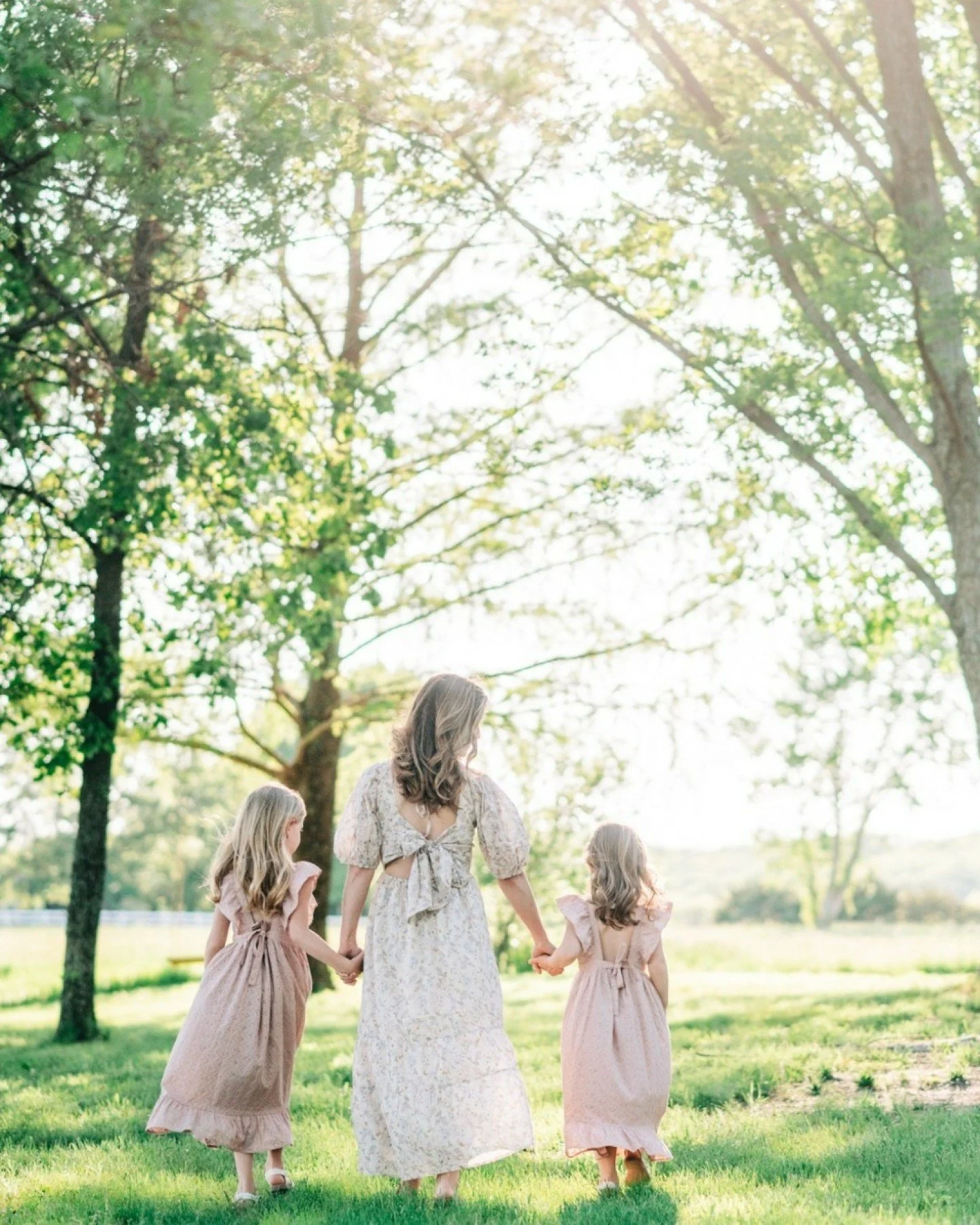 People always ask me what a family session with me actually looks like - it's a lot like this!

We're not stopping every two minutes to pose everyone perfectly. We're walking, talking, laughing, exploring. I'm just there with my camera, paying attent