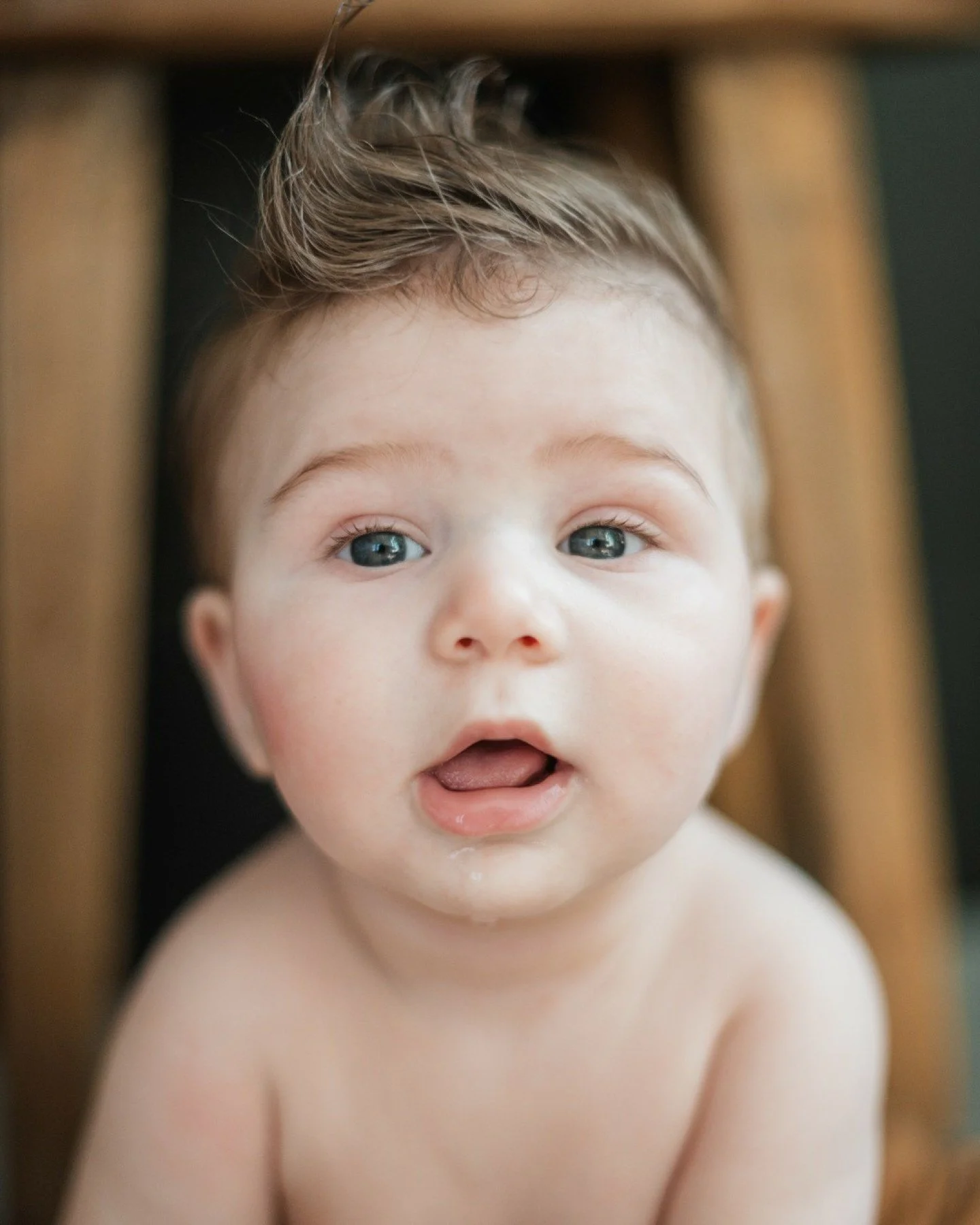 Sir, THOSE EYES. 😍

Six months is one of my absolute favorite ages to photograph &mdash; they're sitting up, they're curious about everything, and they will absolutely stop you in your tracks with a look like this one.

This little guy is part of a 