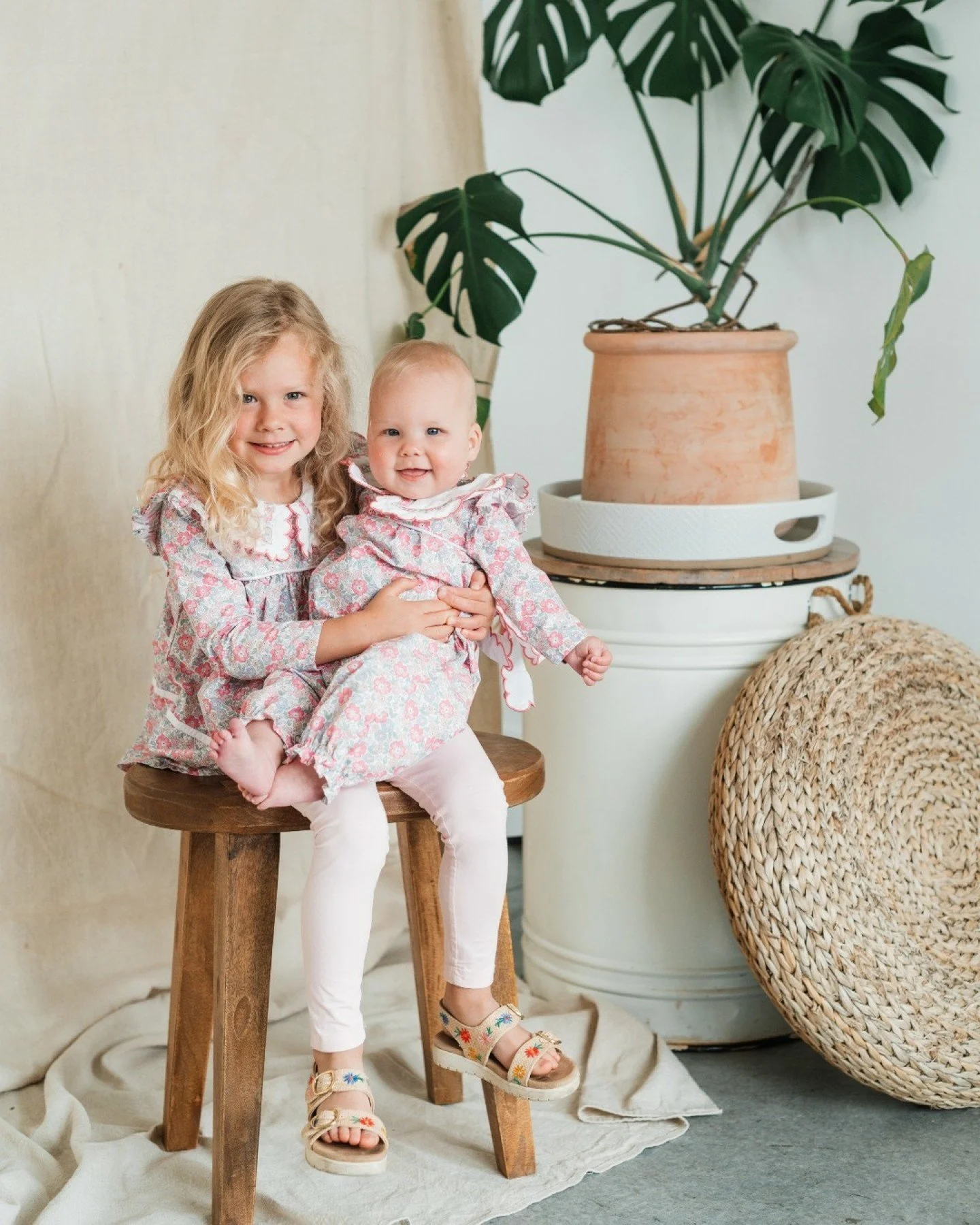 Six months old and already obsessed with her big sister. 🥹

This is from a Baby's First Year package &mdash; one of my favorite things I offer, because you get to watch a whole human being become themselves over the course of a year. Every session t