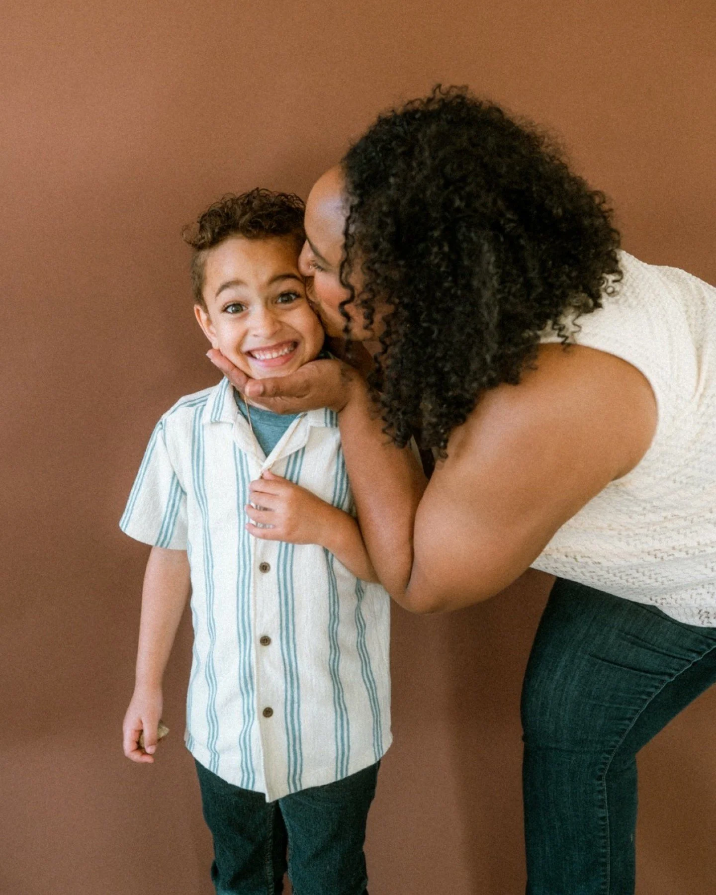 Sons, daughters, dads, partners &mdash; this one's for you. 👋

Mother's Day is May 10th. I have mini sessions on May 2nd &amp; 3rd.

That's a beautiful, ready-to-gift photography session for the moms in your life, delivered before the holiday. No sh