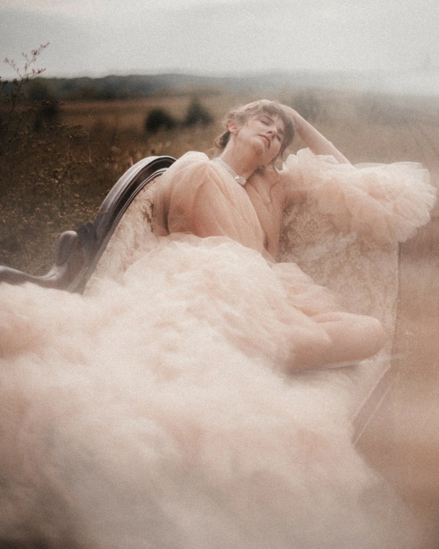 There is something about a woman completely in her element, outside, unguarded &mdash; that the camera just cannot look away from.

Bare sessions are some of my most favorite sessions. This one in particular was just ✨dreamy✨

She wanted a Victorian 