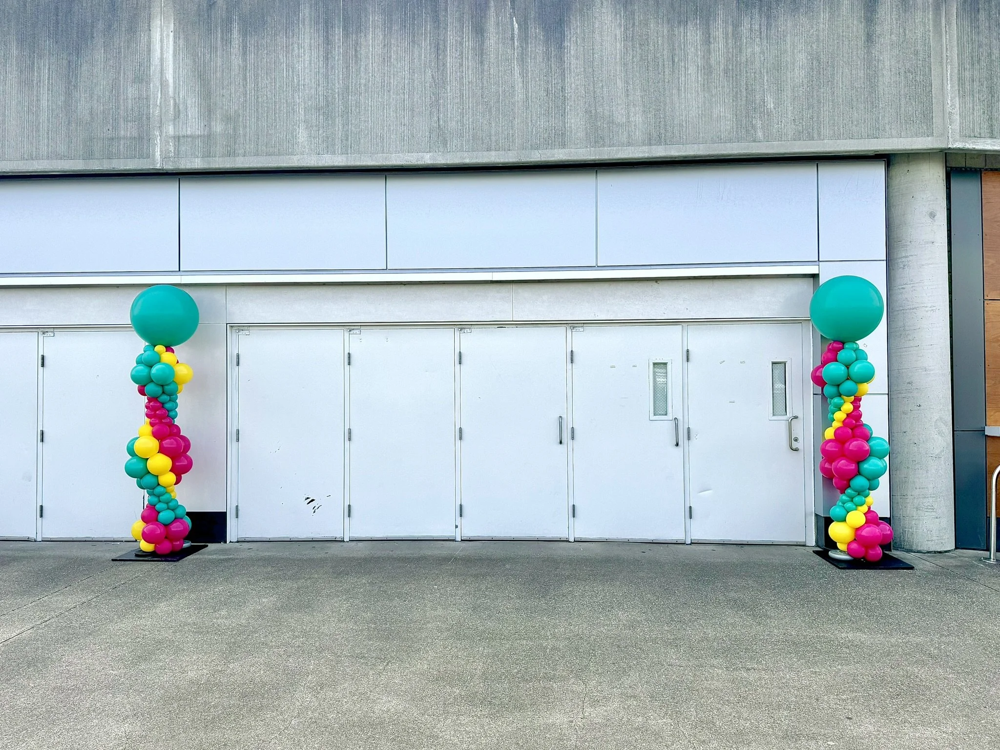 colorful-balloon-event-decor-pillars-yelm.JPEG