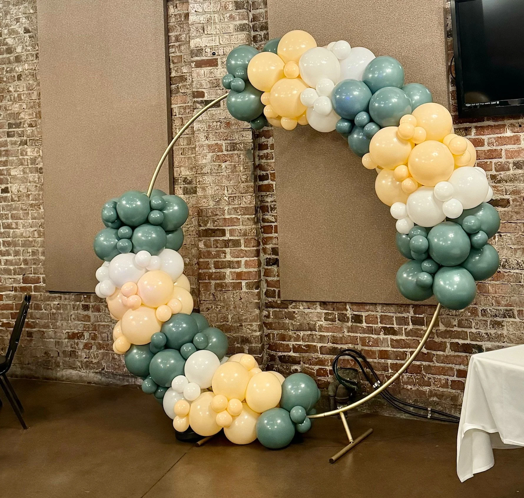 balloon-garland-hoop-backdrop-baby-shower-bridal-puyallup.jpg