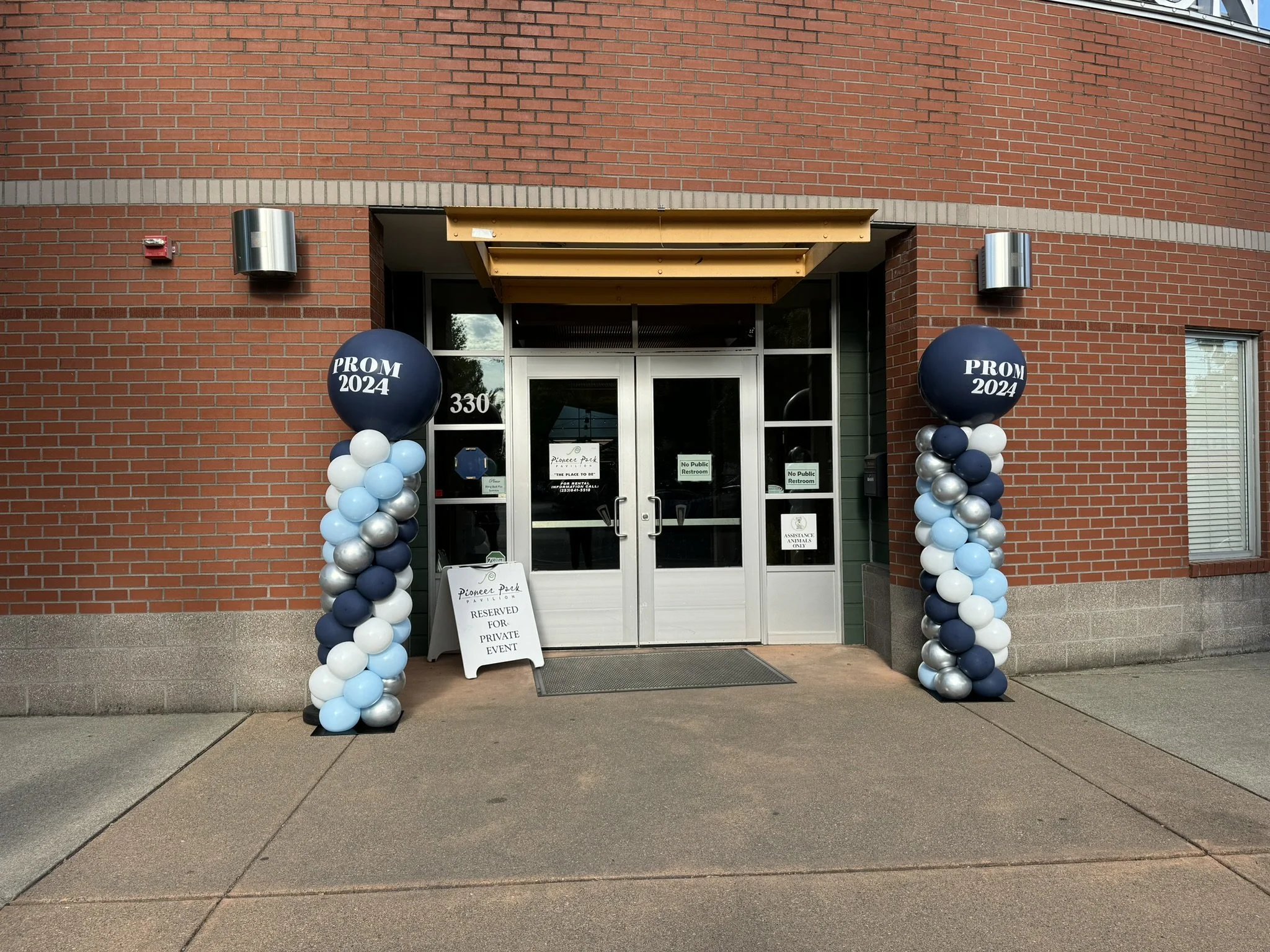Prom-balloon-decor-puyallup-entrance-pioneer-park-pavilion.JPEG