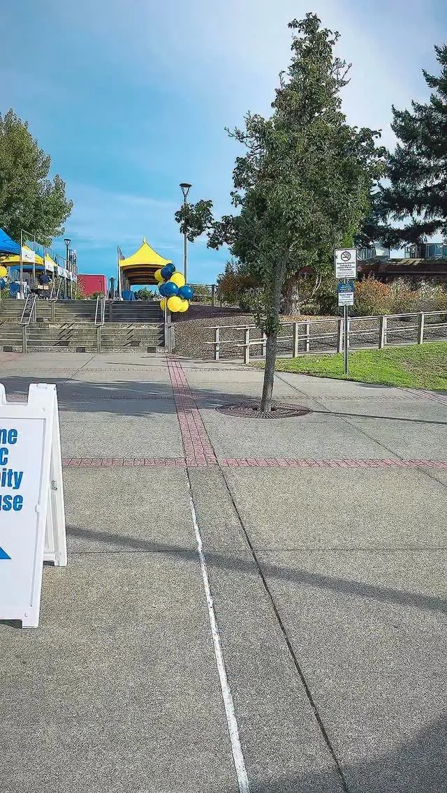 Celebrating 60 years at tacomacc!! Such a fun family event today complete with bounce houses and a petting zoo! I’ve never made topiary clusters with 24” balloons and they might be a new fave!! They certainly got a lot of attention during