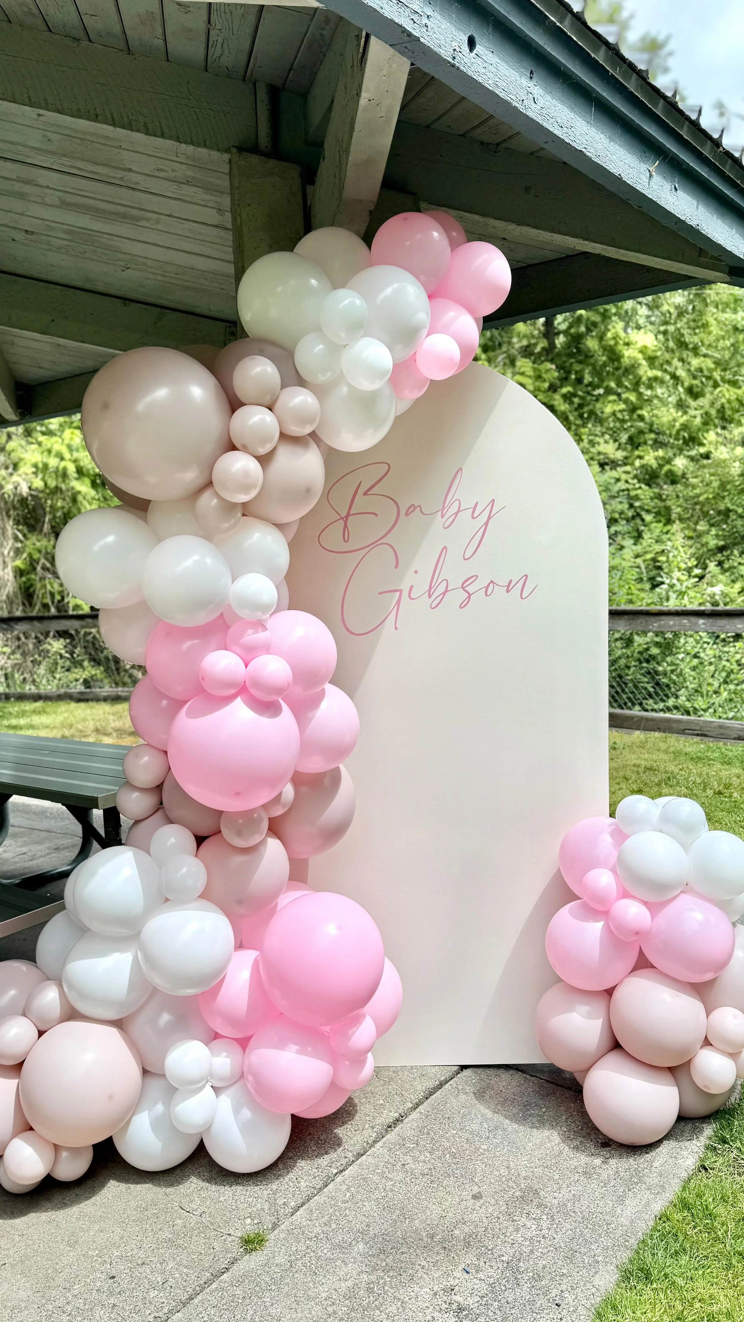 πΈ It’s a Girl! ππΆ
Sugar, spice, and everything extra nice—pulled out all the pink stops to celebrate the arrival of this little princess! Congrats to the Gibson family!
This has been a popular color scheme for baby showers lately, it