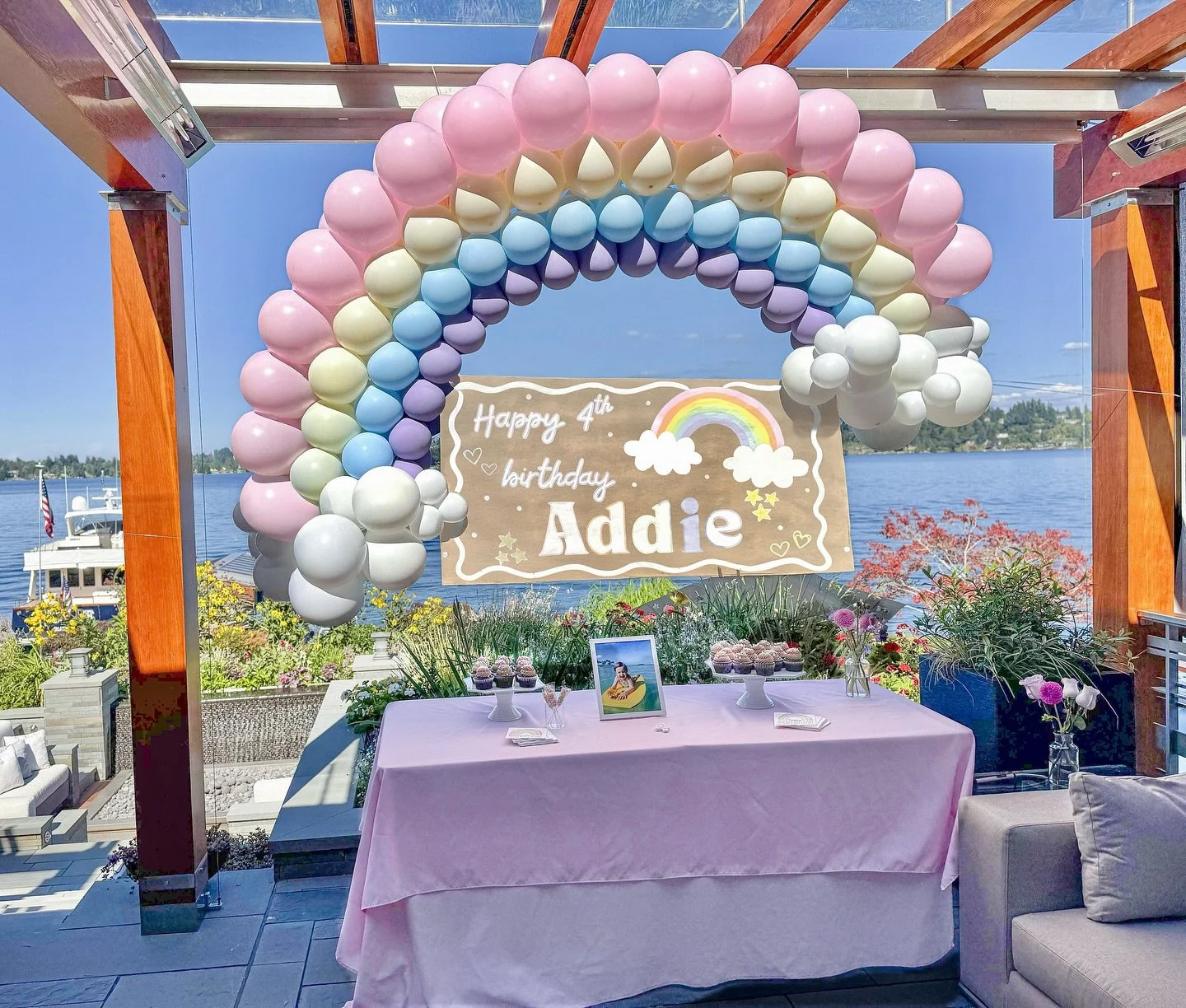 So lovely to work with @sweetandpetitepartydesigns for this epic birthday party! 90% of my installs I work solo and it was such a nice change of pace to be working with a team for this event!
Rainbows are like a fast pass to my heart with everything