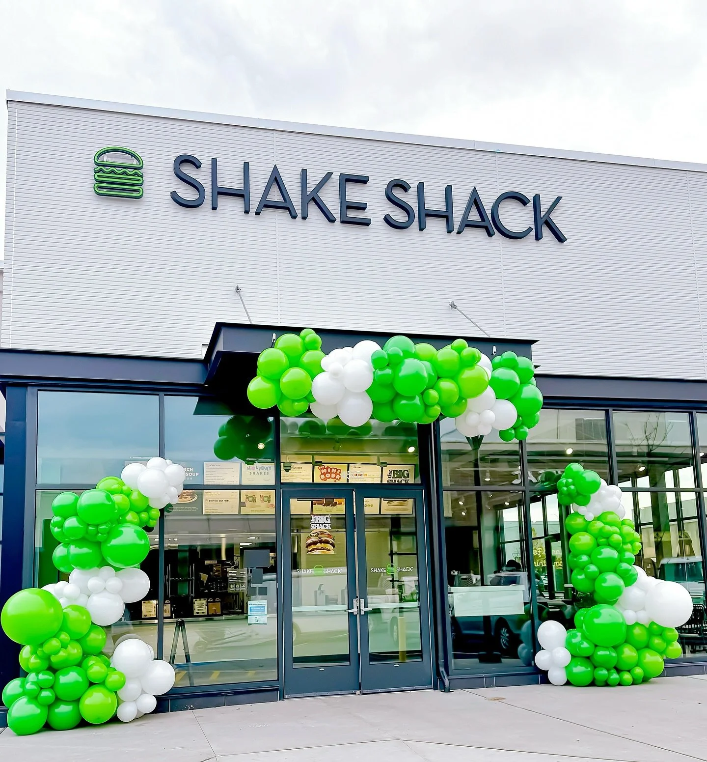 Nothing says grand opening like a little balloon magic! ✨
I was so thrilled to create this festive setup for the brand new @shakeshack in Tacoma &mdash; welcome to the neighborhood! 🍔🎈

#BalloonDecor #GrandOpening #TacomaEats #EventStyling #Balloon