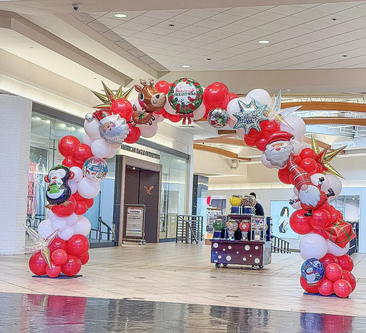 ✨🎄 Holiday magic is in the air! 🎄✨
Our festive balloon arch helped welcome Santa to the @southhillmall this weekend&mdash; complete with sparkling ballet dancers from @dancetheatrenw , face painting/visits from Elsa and Olaf @fancyfairytaleparties 