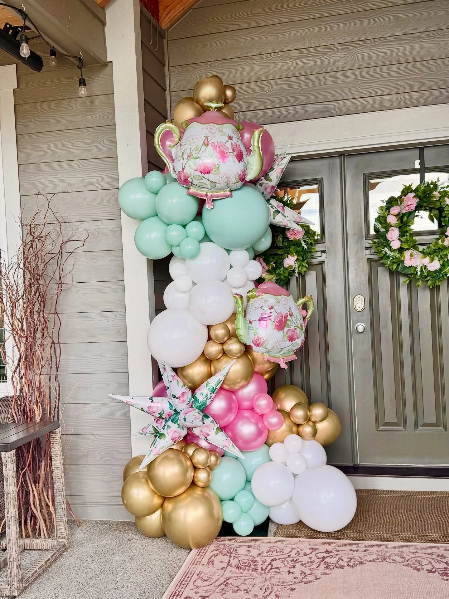 A &ldquo;par-tea&rdquo; fit for a princess with balloons to match!! This install made my day in so many ways and was such an amazing reminder of why I love balloons and my job. 

I met Cathy about a year ago and have been lucky enough to do a few eve