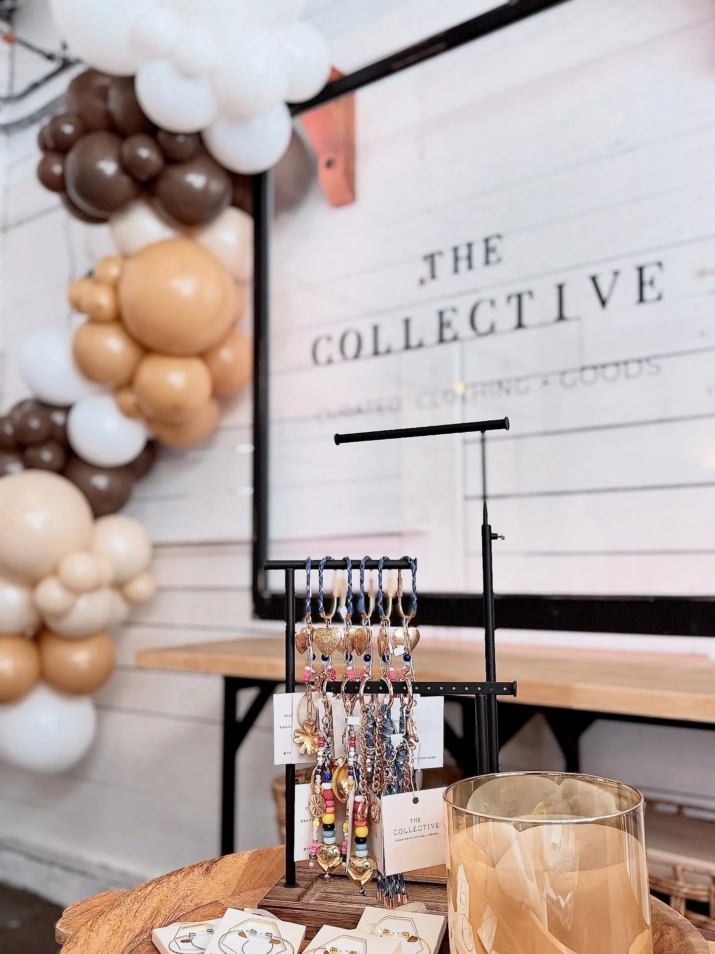 Congrats to @thecollectiveco.shop on their grand opening today!! This shop was stunningly gorgeous and the owner Coco was just the sweetest! Give them a follow and if you&rsquo;re in Yelm or surrounding areas, be sure to check them out!

#grandopenin