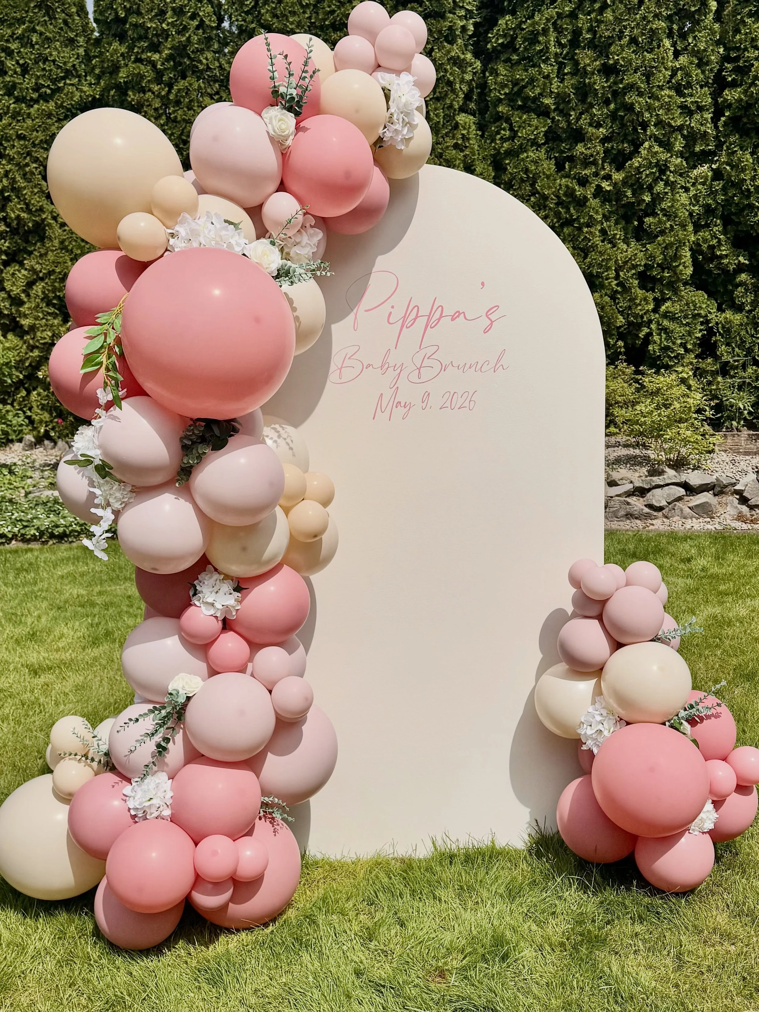 If you&rsquo;re planning a friend or family&rsquo;s baby shower and you&rsquo;re up at 2 am stressing about color schemes and decor, this one&rsquo;s for you!! Dusty rose is having its moment in the spotlight and I&rsquo;m here for it. Add in some fl