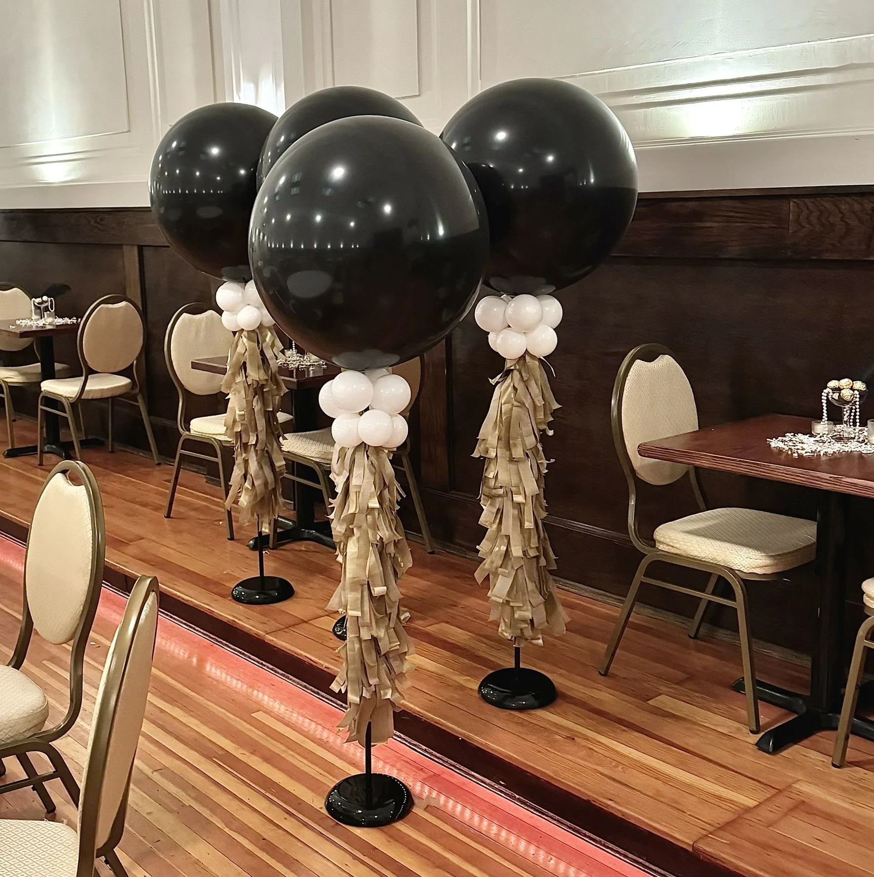 elegant-new-years-eve-balloon-decor-stands-black-gold-centralia.JPEG