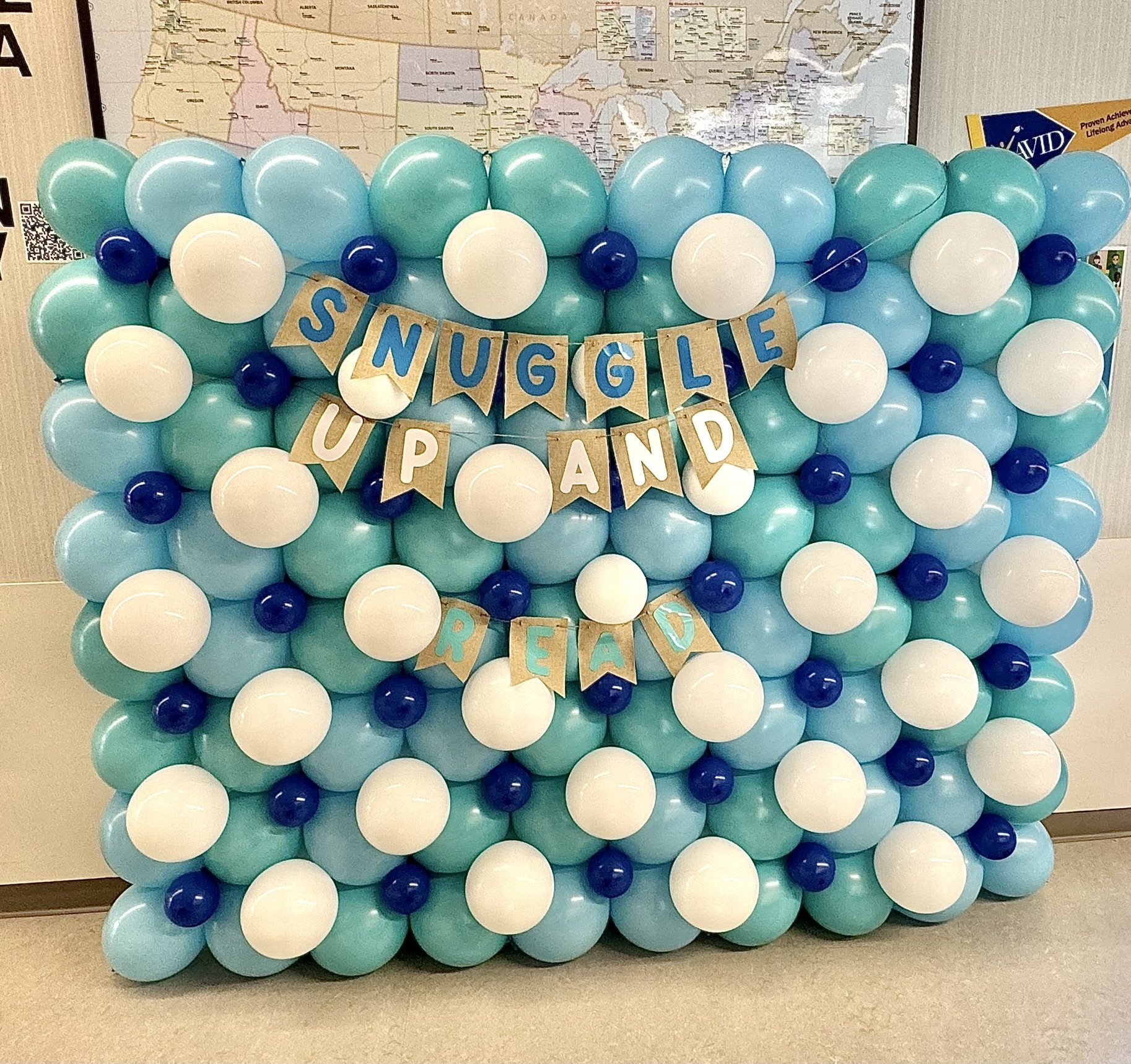 balloon-backdrop-event-decoration-puyallup-blue-white-snuggle-up.JPEG