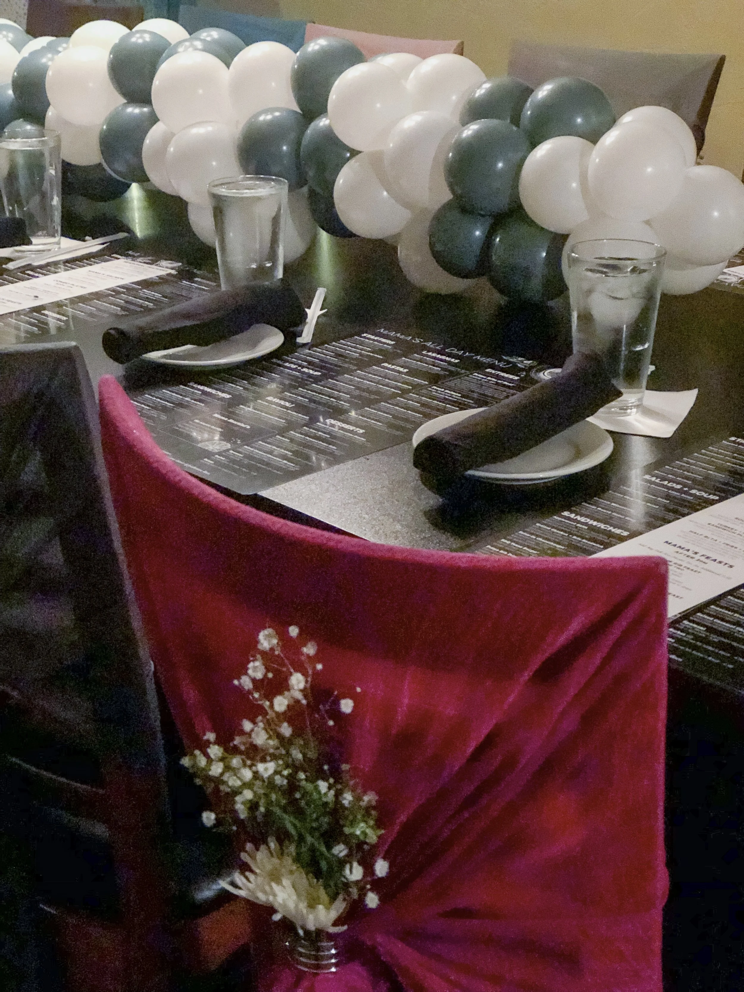 balloon-event-decor-dinner-garland-white-green-grey.JPEG
