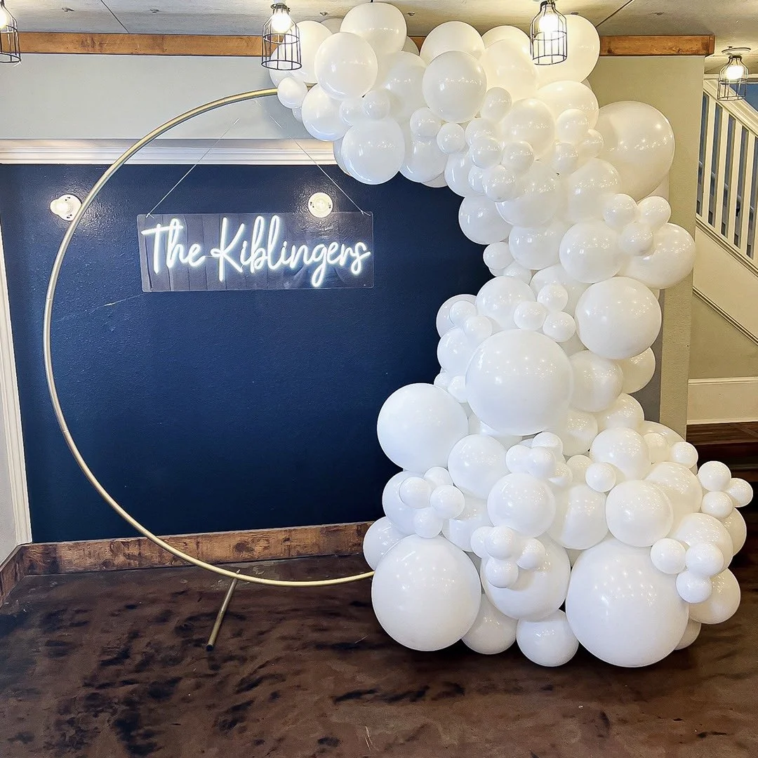 wedding-white-balloon-garland-hoop-neon-sign.JPEG