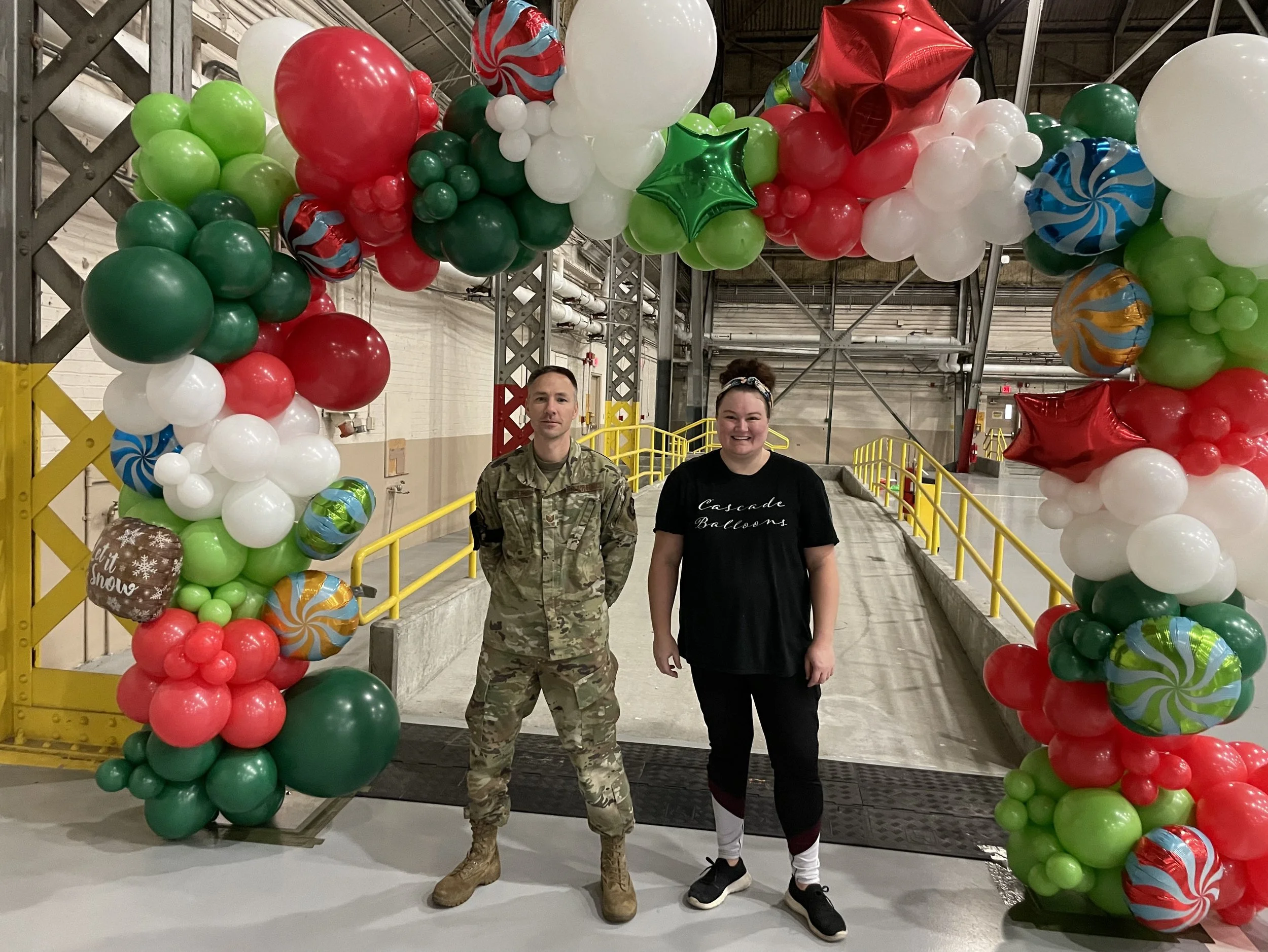 custom-christmas-balloon-decor-arch-owner-nicole-wilcox-with-military-service-member.JPEG
