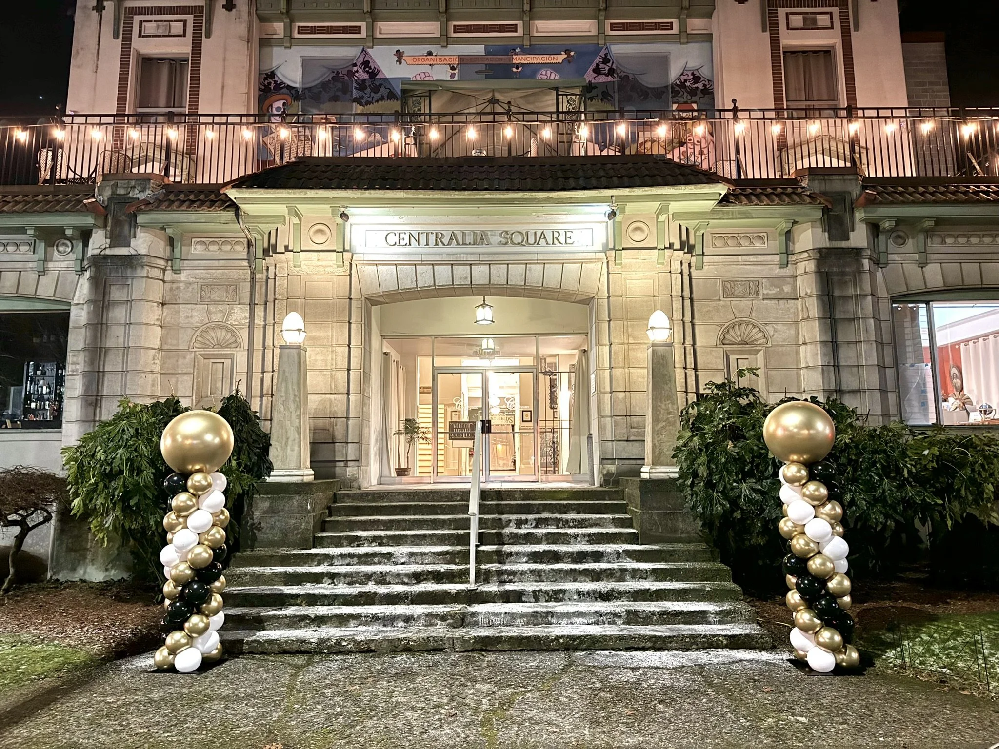 elegant-balloon-pillars-centralia-square.JPEG
