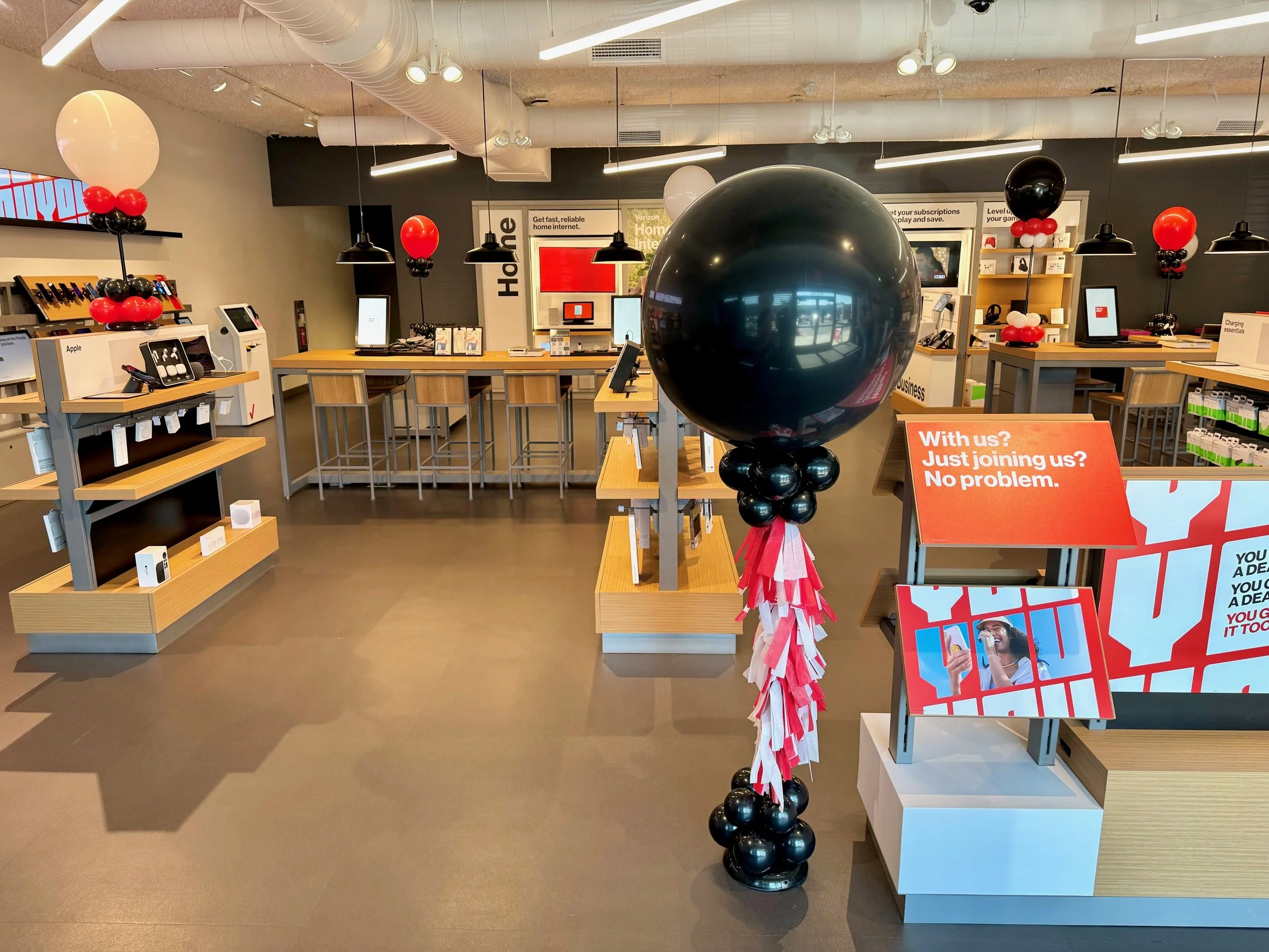 Verizon-store-grand-opening-tacoma-balloon-decor-brand.jpg