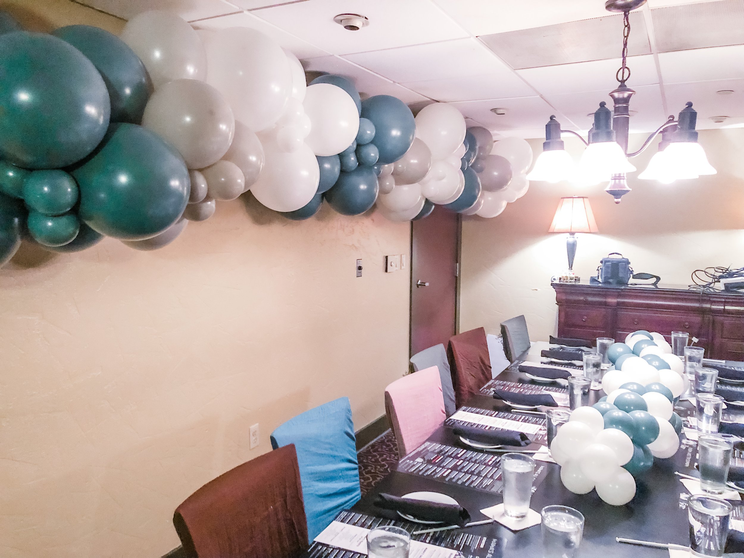 balloon-garland-decor-tacoma-green-grey-white.jpg