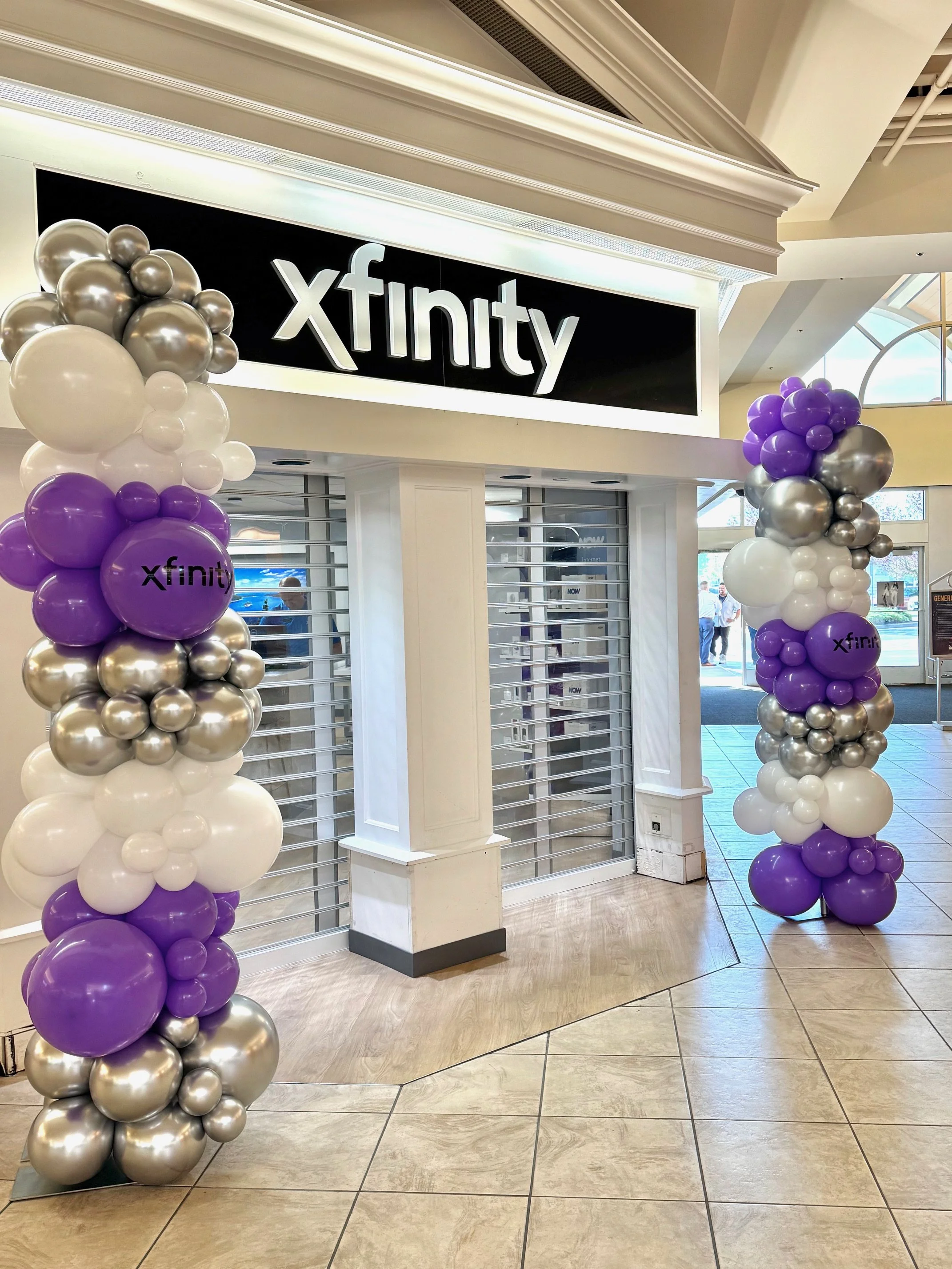 store-grand-opening-event-decorations-balloon-pillars-xfinity-puyallup.jpg