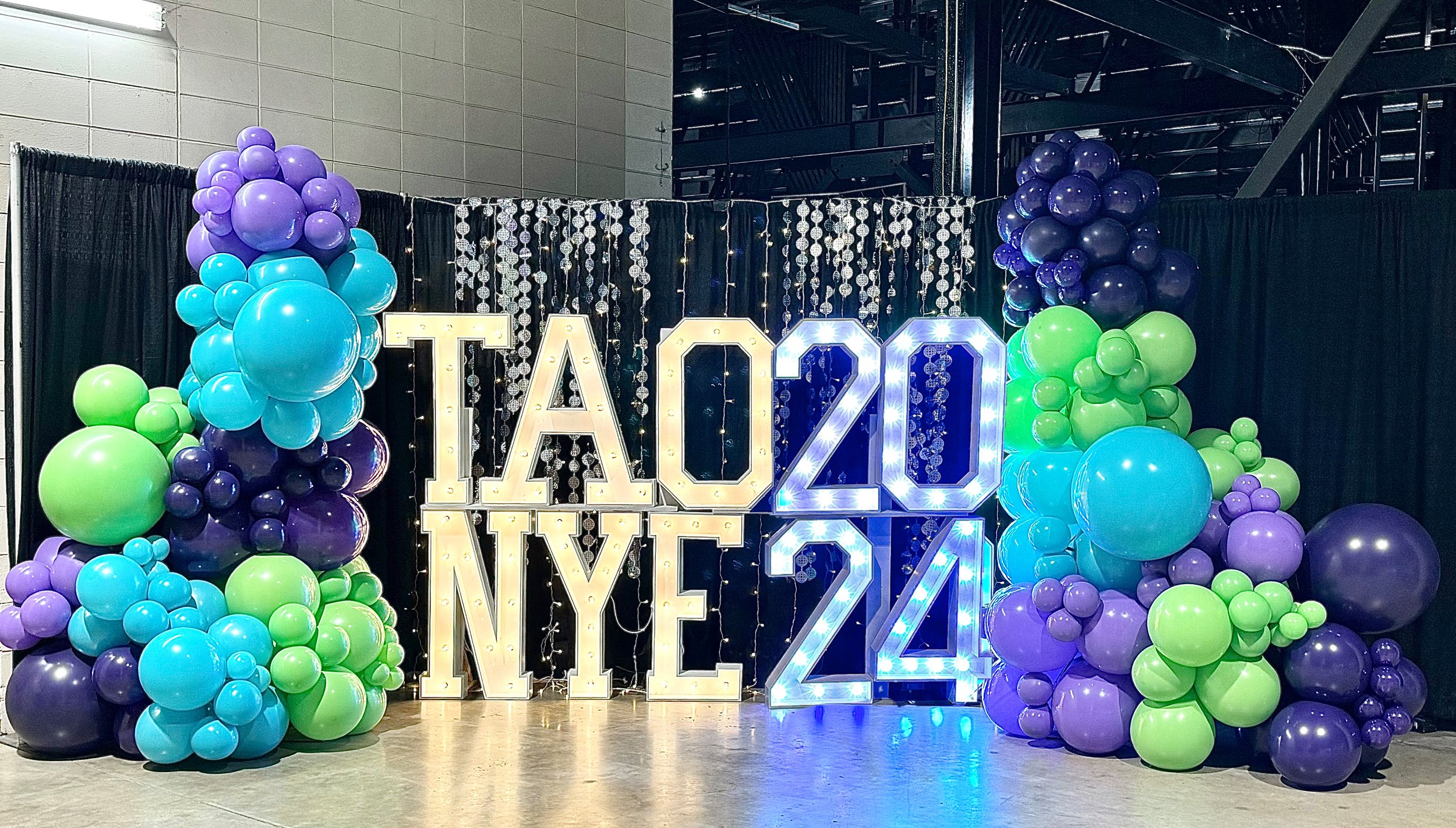 large-custom-balloon-installation-NYE-holiday-event-decor-tacoma.jpeg