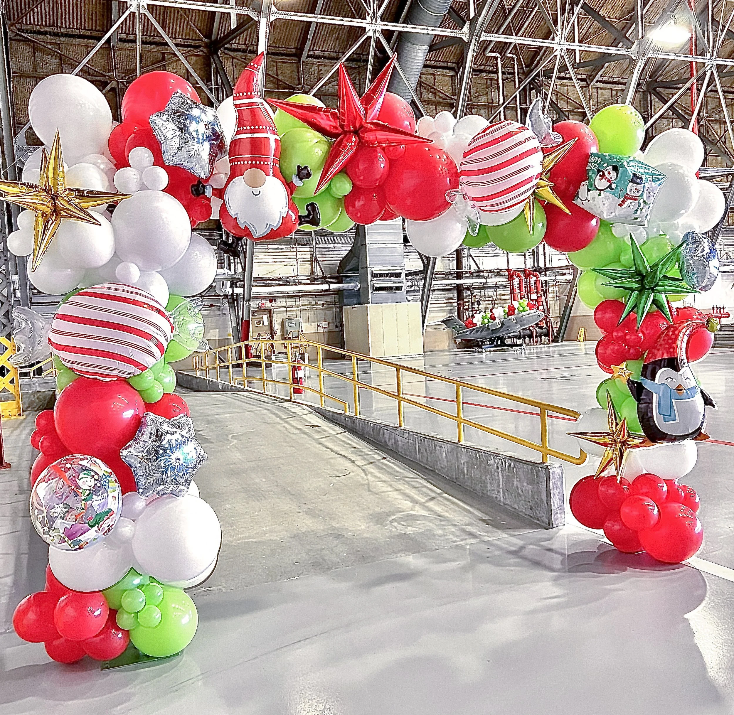 christmas-holiday-balloon-decor-puyallup-JBLM-hangar-grinch-candy-stripe.JPEG