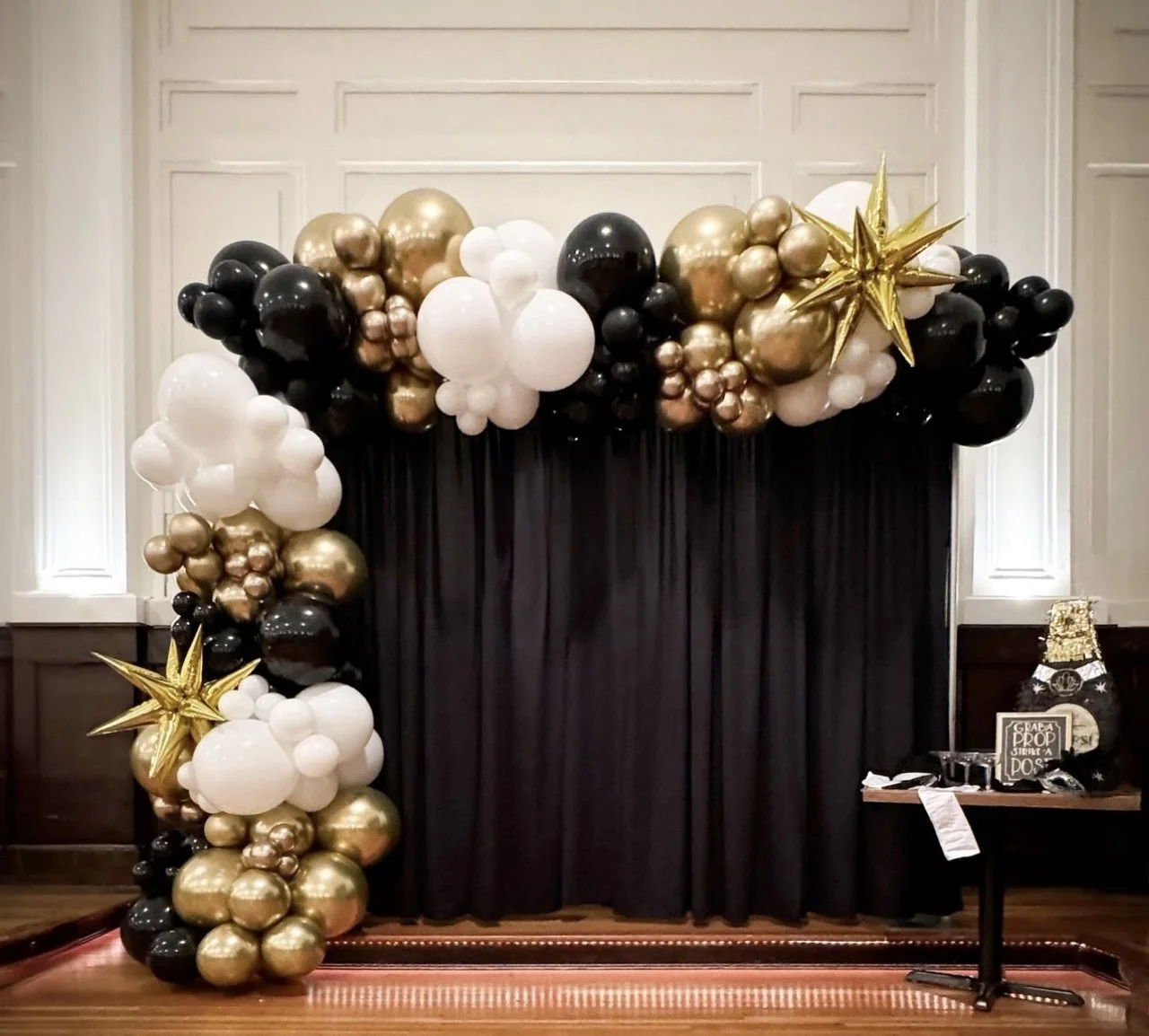 elegant-balloon-garland-backdrop-tacoma-black-gold-white.JPEG